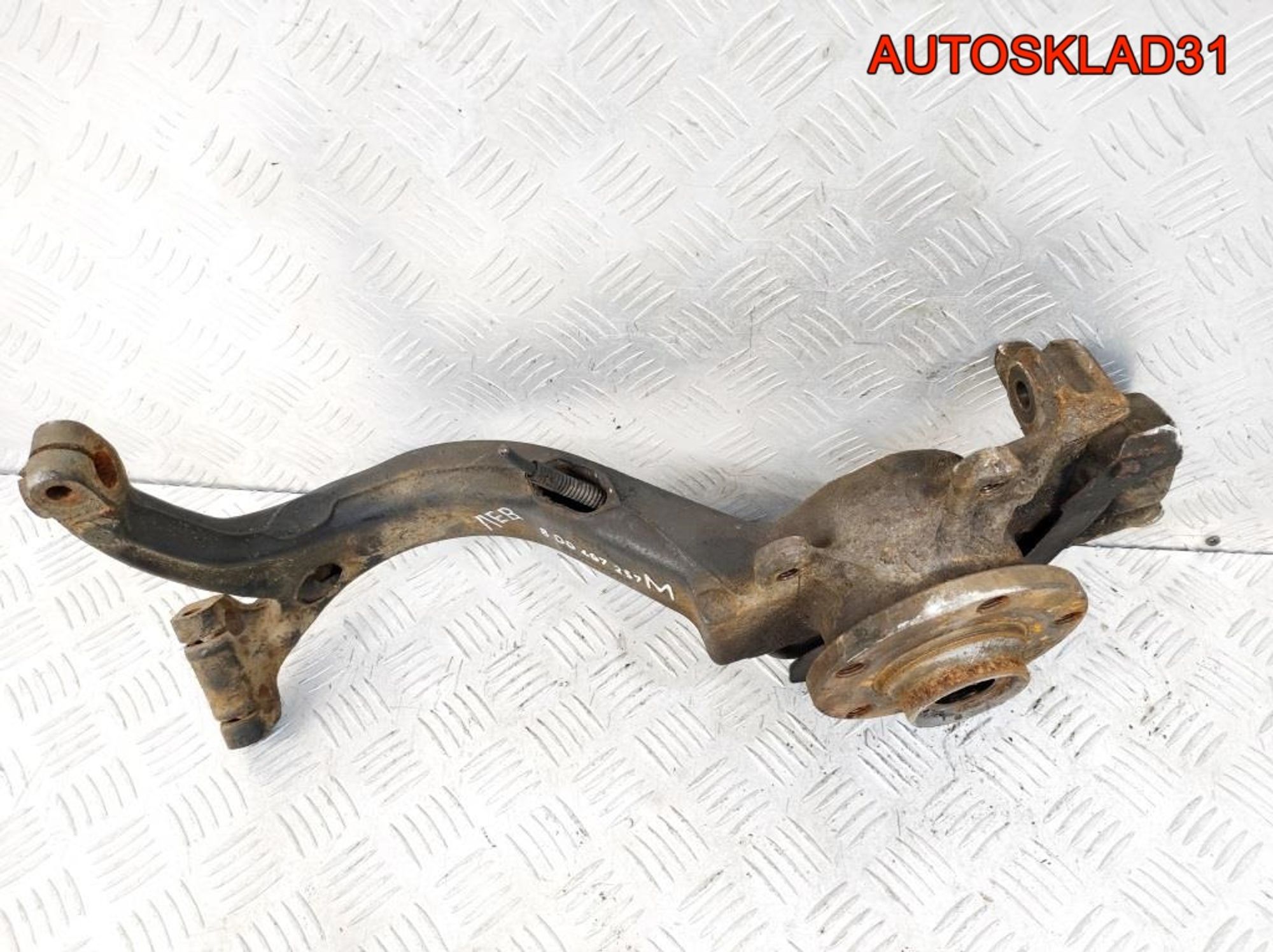 Кулак передний левый VW Passat B5 8D0407257M, 1200 рублей, Дубовое