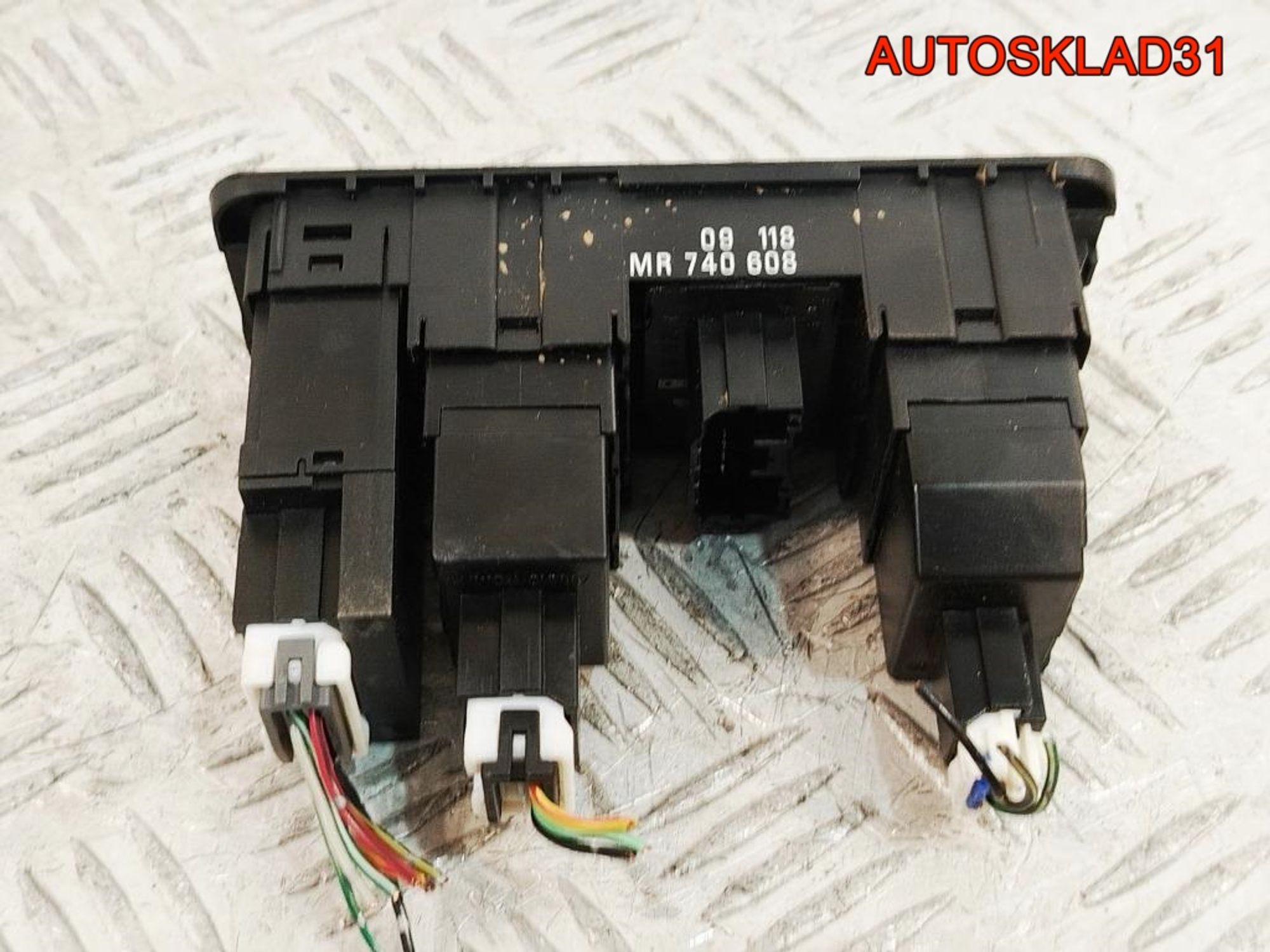 Блок кнопок Mitsubishi Carisma DA MR740608, 1200 рублей, Дубовое