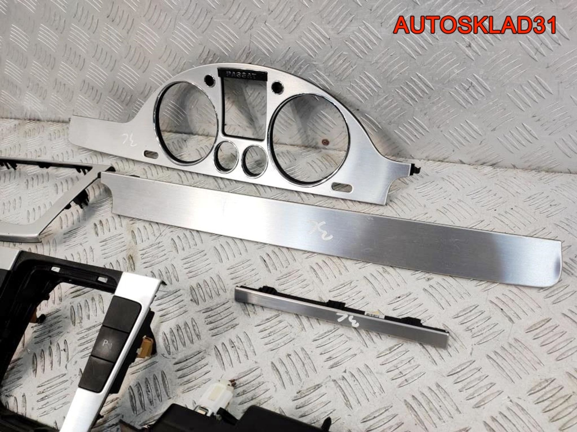 Комплект накладок салона VW Passat B6 3C0858069AE, 10000 рублей, Дубовое