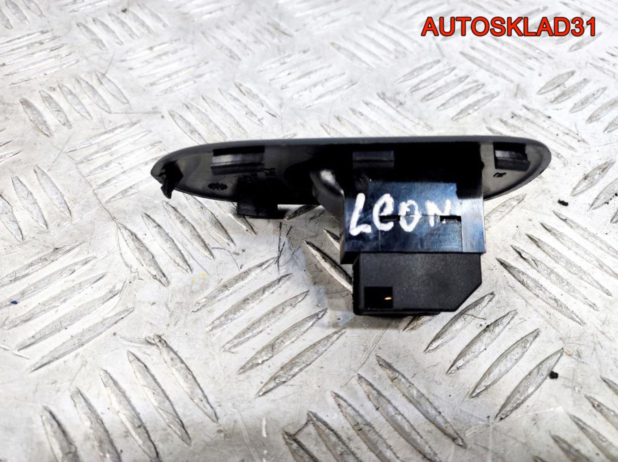 Кнопка стеклоподъемника Seat Leon 1M1 1M0959855, 900 рублей, Дубовое