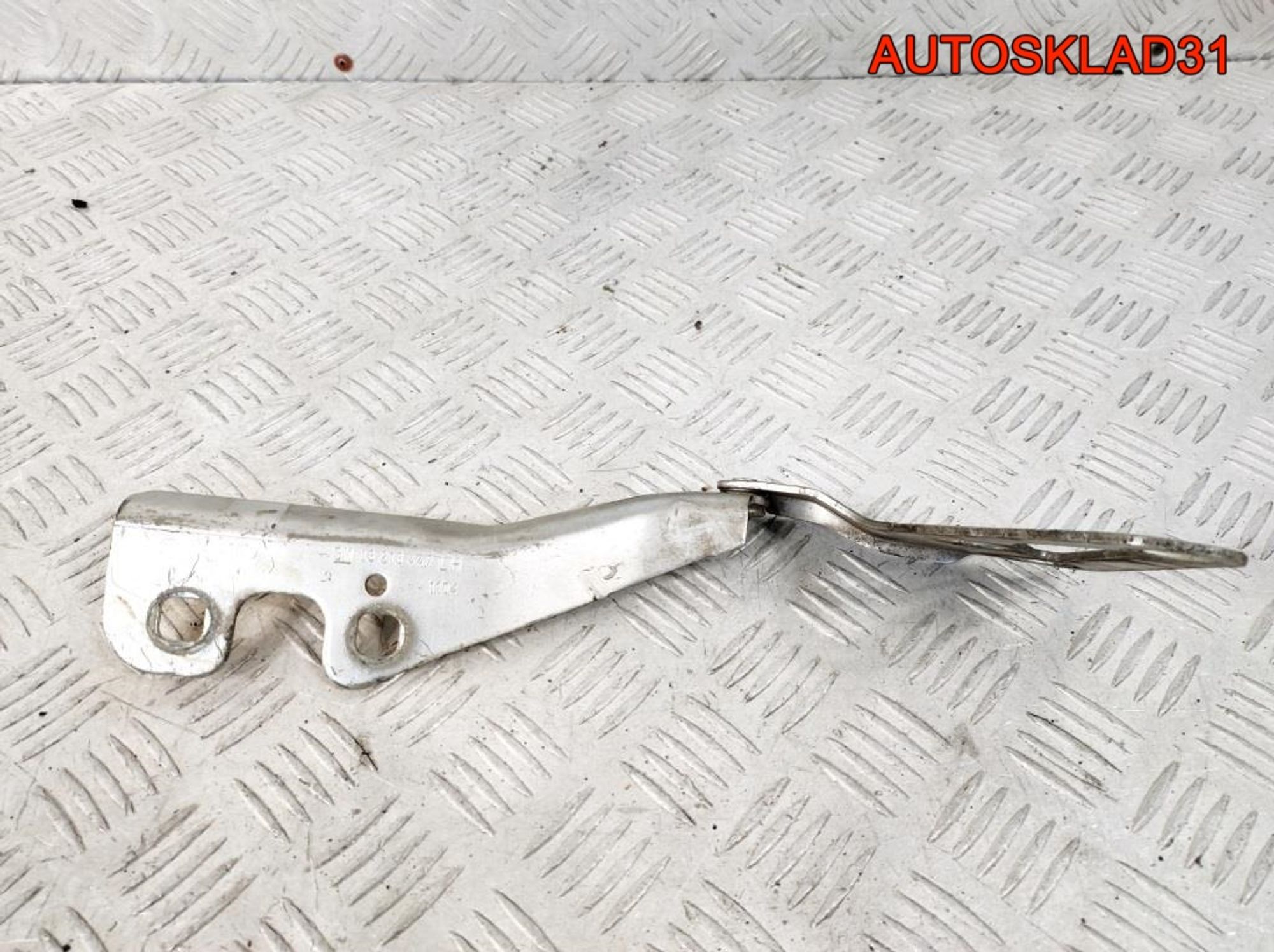 Петля капота левая Opel Astra H 13213447, 900 рублей, Дубовое