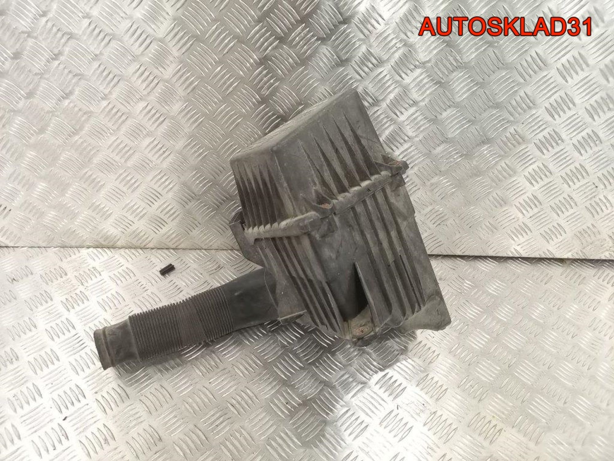 Корпус воздушного фильтра Skoda Fabia 6Q0129607AE, 1400 рублей, Дубовое