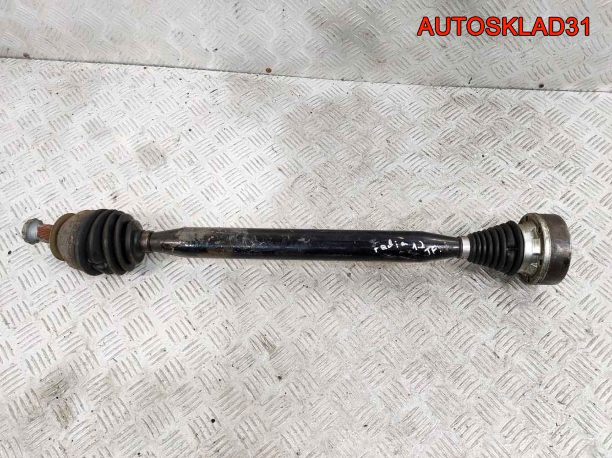 Полуось передняя правая Skoda Fabia 3 1.2 CBZJ 6R0407762K, 3200 рублей, Дубовое