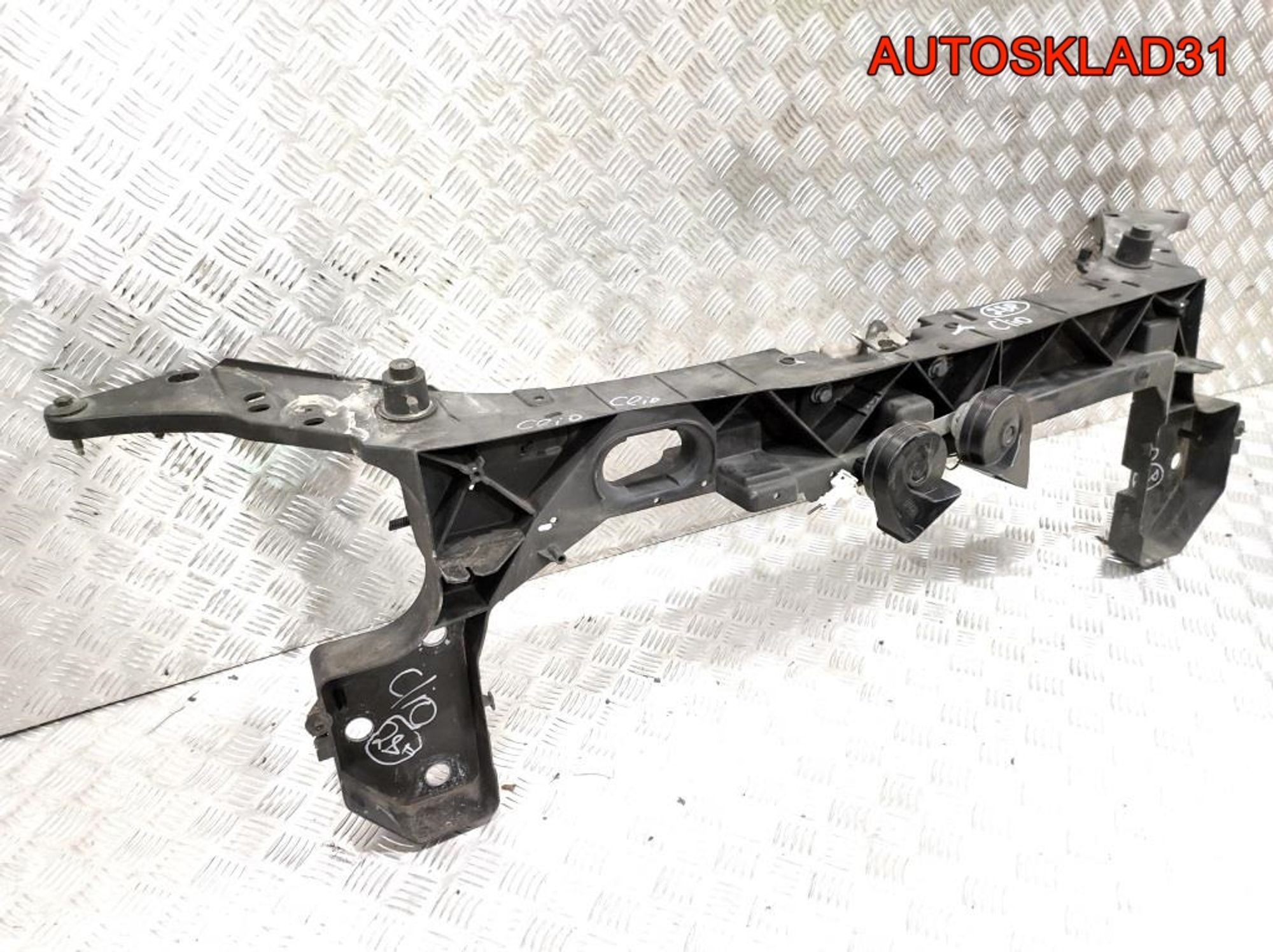 Панель передняя Renault Clio 3 8200290143, 2000 рублей, Дубовое