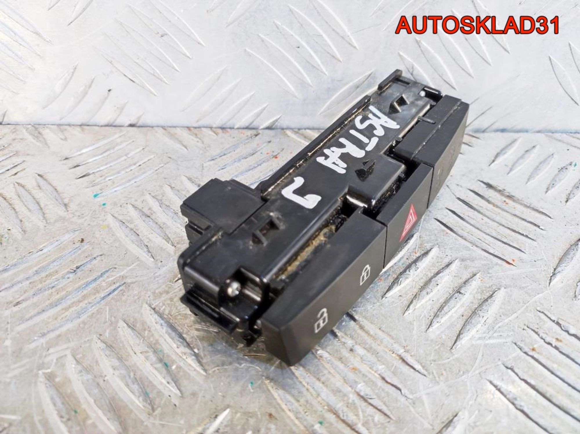 Блок кнопок Opel Astra J 13285122, 1300 рублей, Дубовое