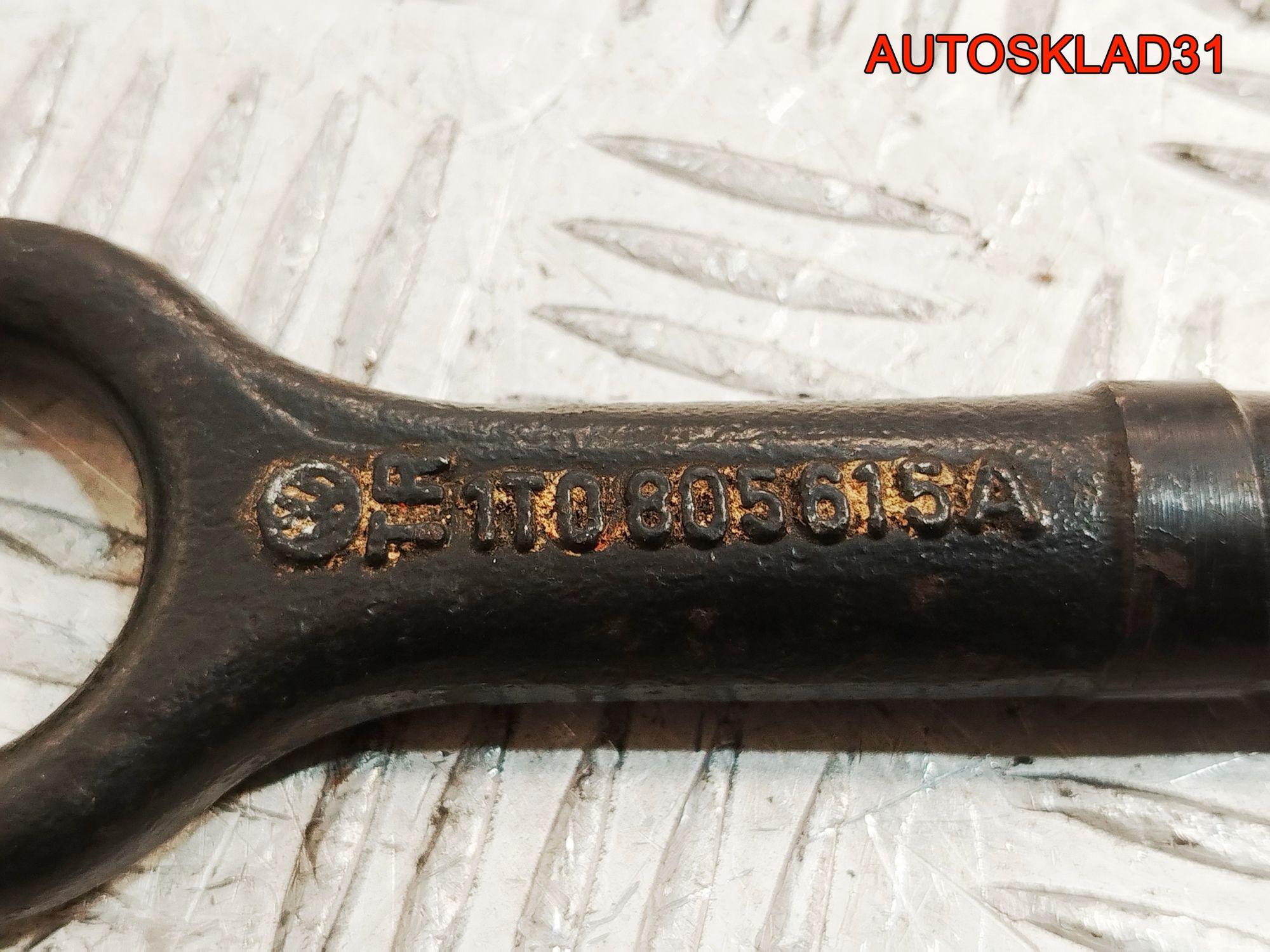 Крюк буксировочный Audi A3 8P 1T0805615A, 1500 рублей, Дубовое