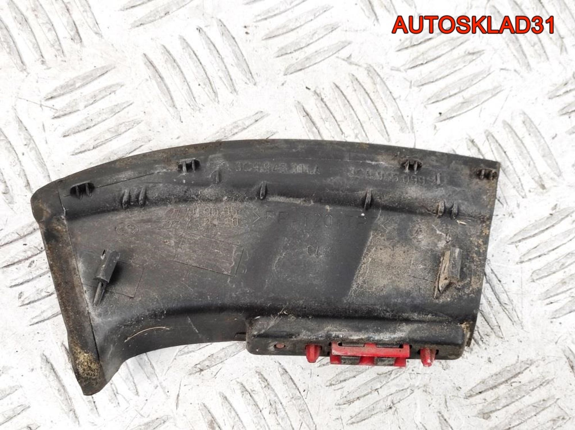 Щиток фонаря левый VW Passat B6 3C9945311A Combi, 300 рублей, Дубовое