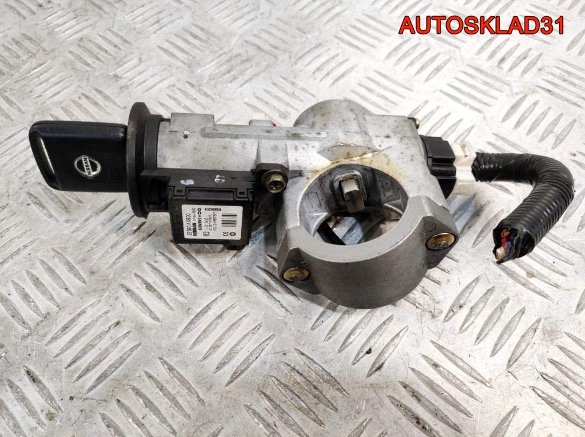 Замок зажигания МКПП Nissan Note E11 D87009U00A, 2000 рублей, Дубовое