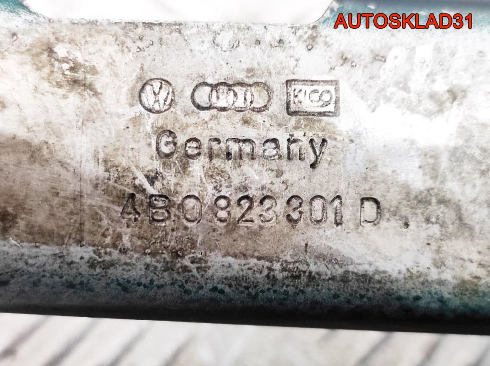 Петля капота левая Audi A6 C5 4B0823301D, 600 рублей, Дубовое