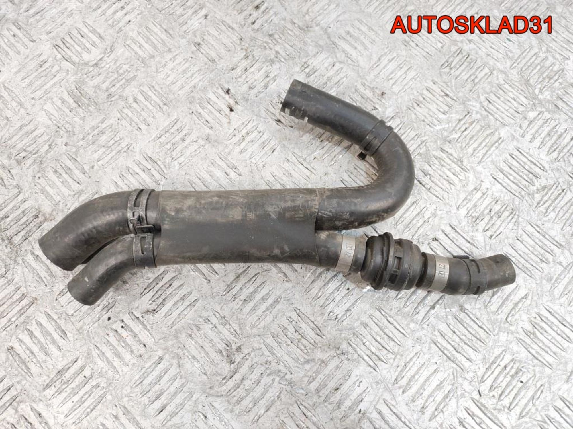 Патрубок системы охлаждения Audi A8 D3 6,0 BTH Бензин 07C121086M, 2000 рублей, Дубовое