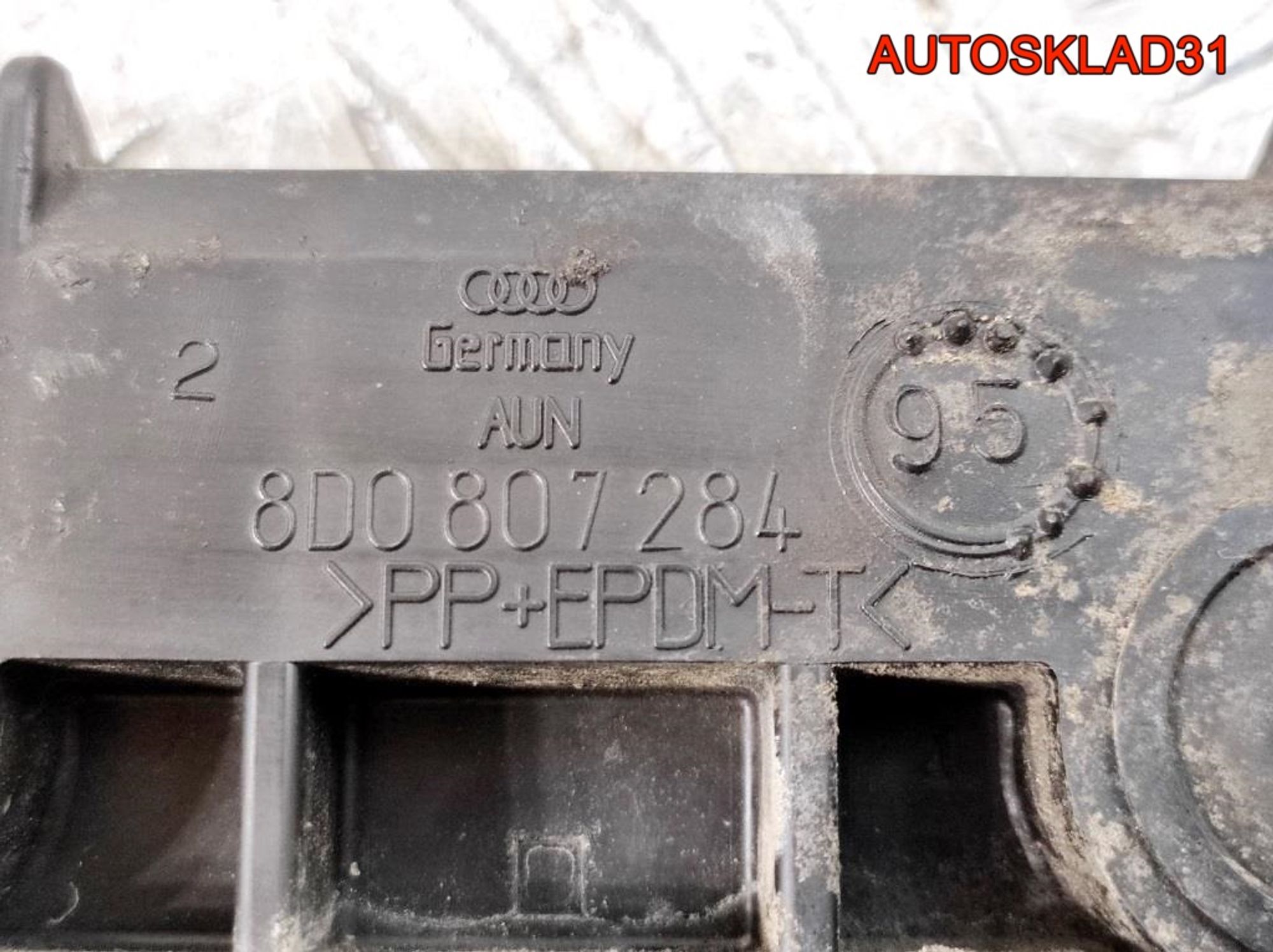 Направляющая переднего бампера правая Audi A4 B5, 1800 рублей, Дубовое