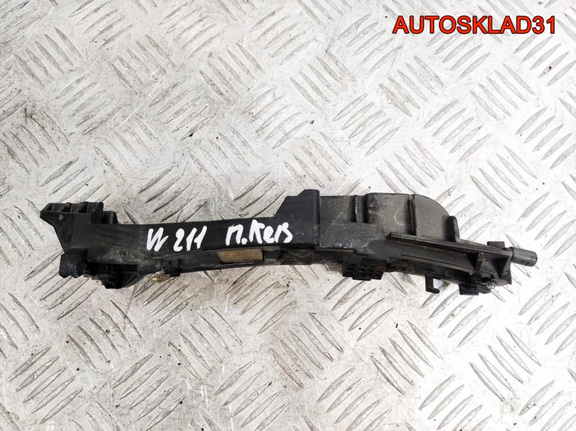 Кронштейн ручки передней левой Mercedes W211 A2037600334, 900 рублей, Дубовое