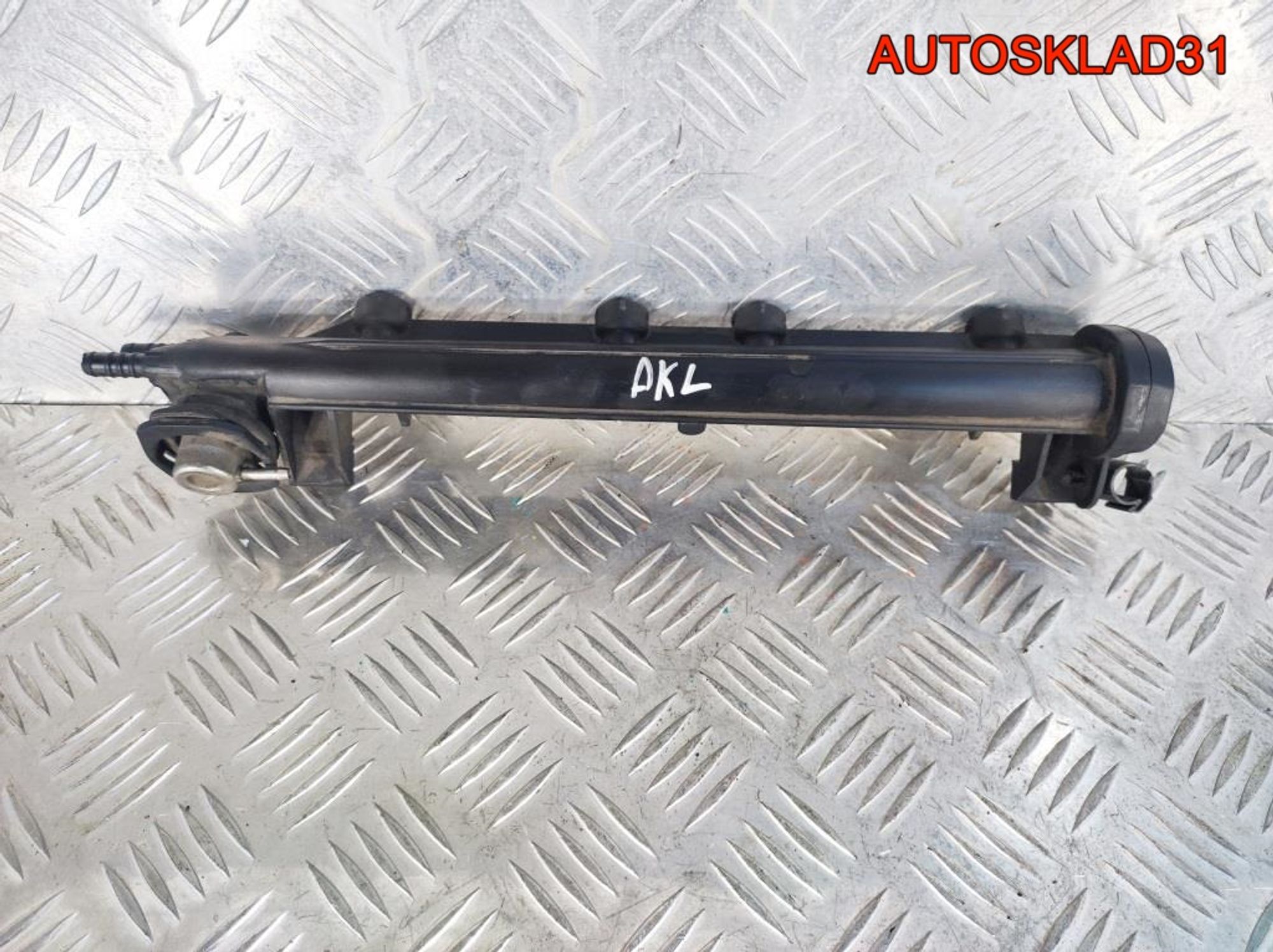 Рейка топливная Volkswagen Golf 4 AKL 06A133317A, 2500 рублей, Дубовое