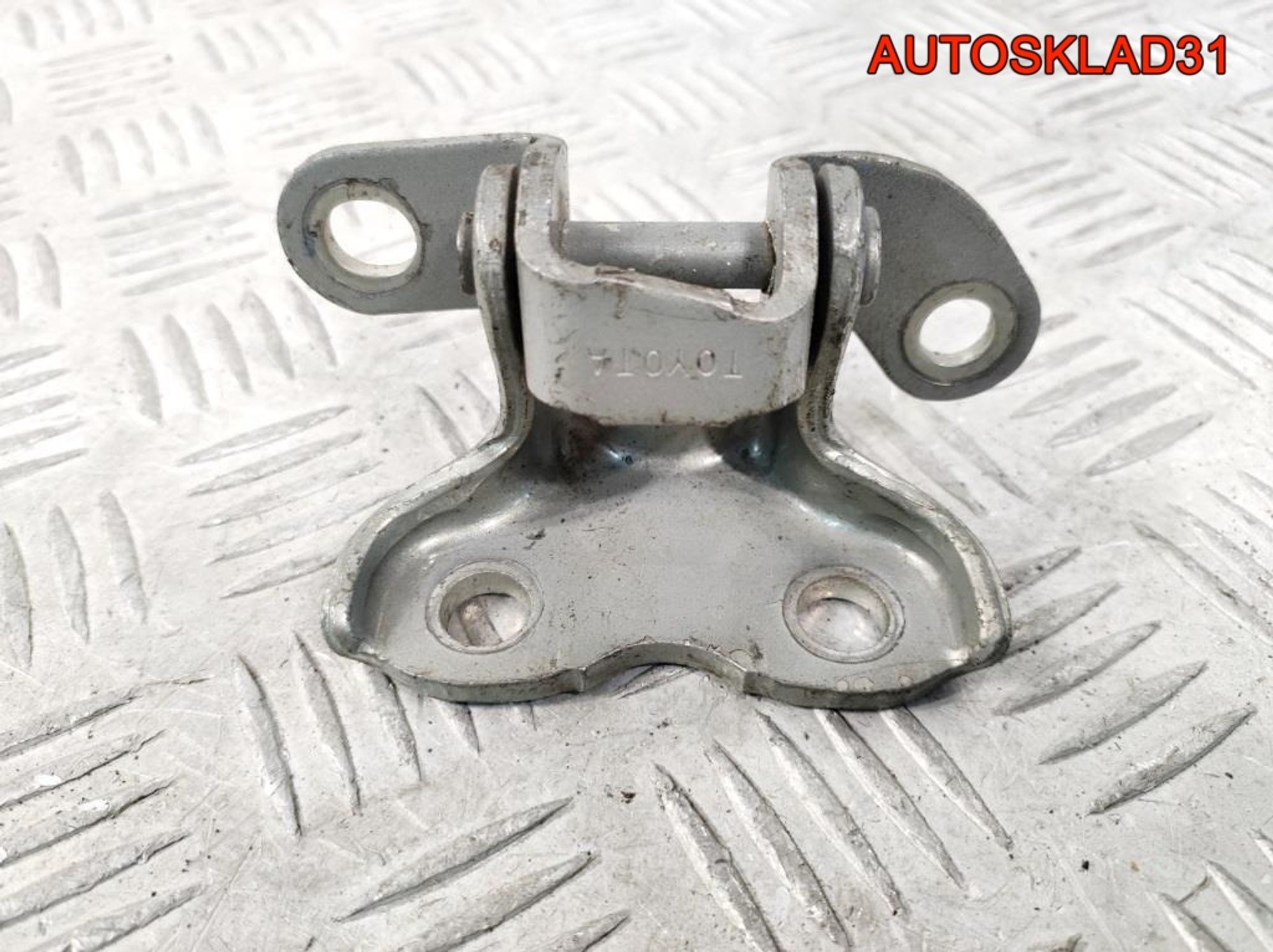 Петля двери передняя правая нижняя Toyota Avensis, 900 рублей, Дубовое