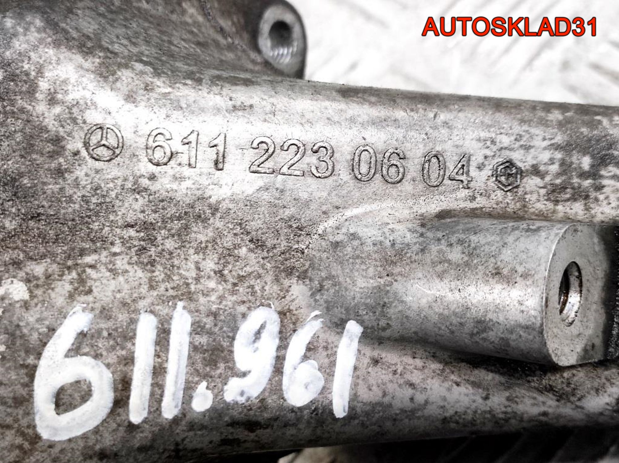 Кронштейн двигателя левый Mercedes W210 2.2 CDI A6112230604, 700 рублей, Дубовое