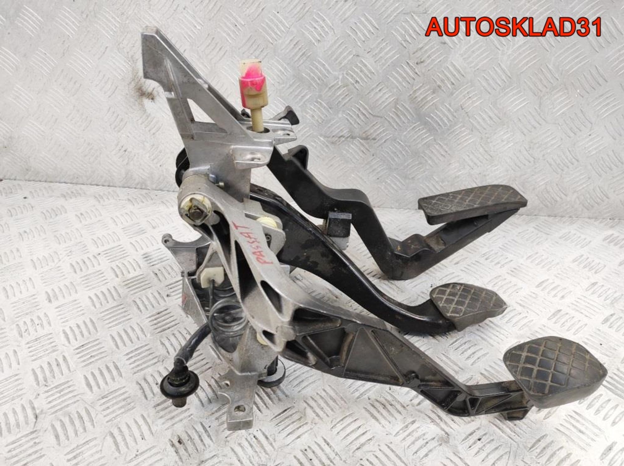 Блок педалей МКПП VW Passat B5 8D1721117D, 3600 рублей, Дубовое