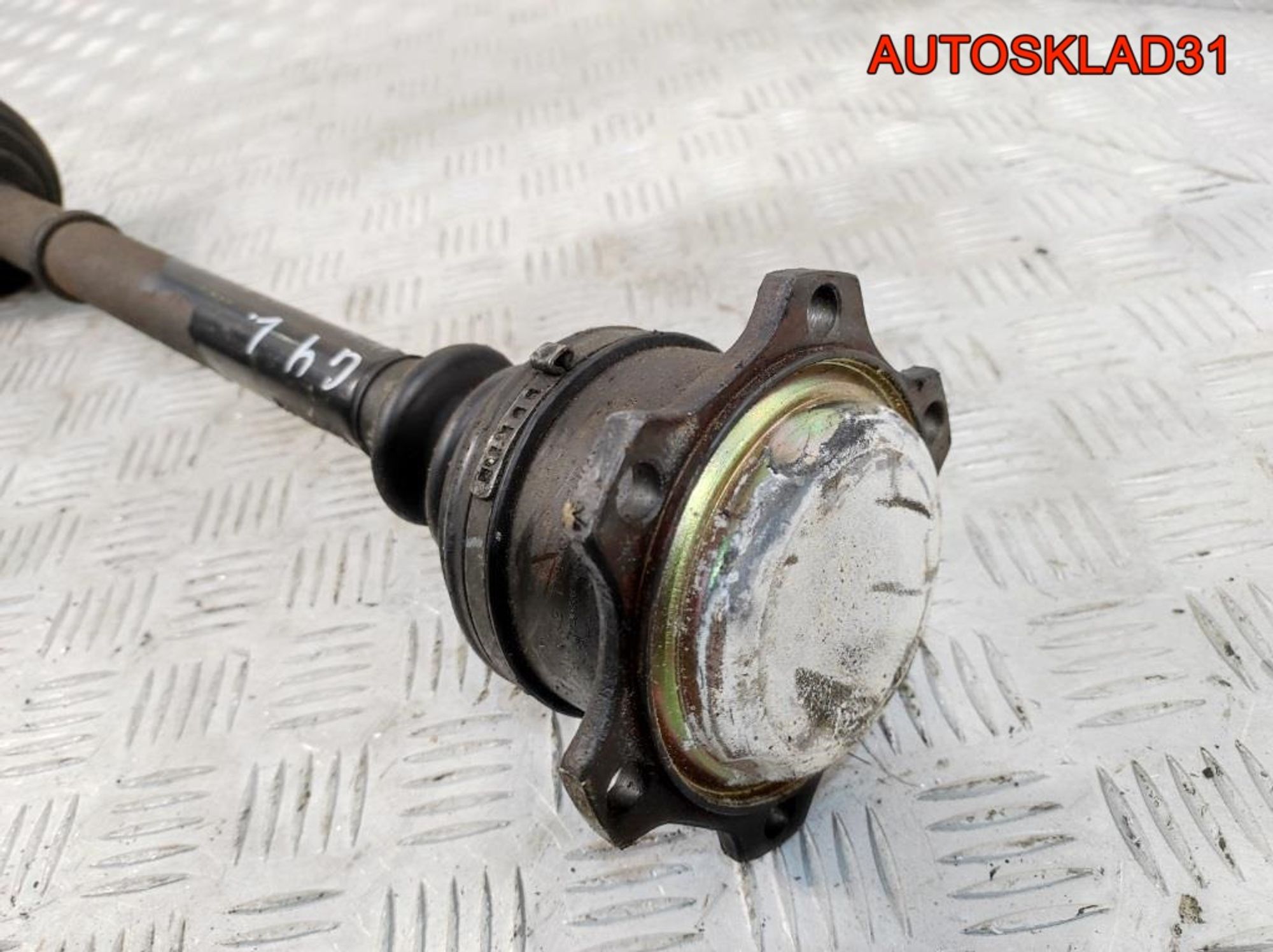 Полуось передняя правая Audi A6 C4 4A0407272BD, 2300 рублей, Дубовое