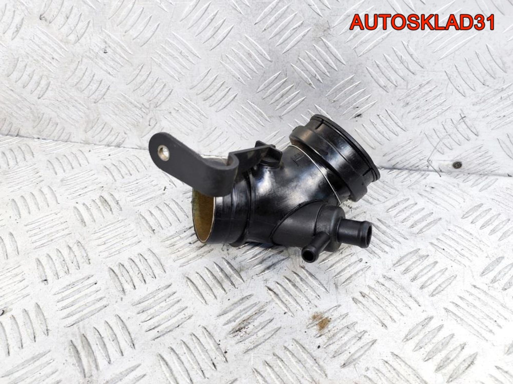 Патрубок впускного коллектора Passat B5 058133356D, 1700 рублей, Дубовое