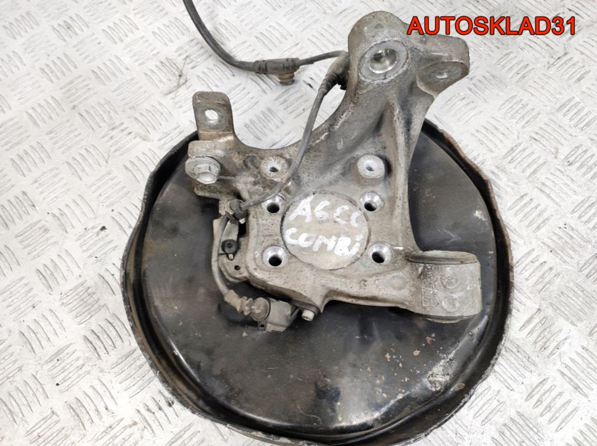 Кулак поворотный задний правый Audi A6 C6 2WD Combi, 1000 рублей, Дубовое