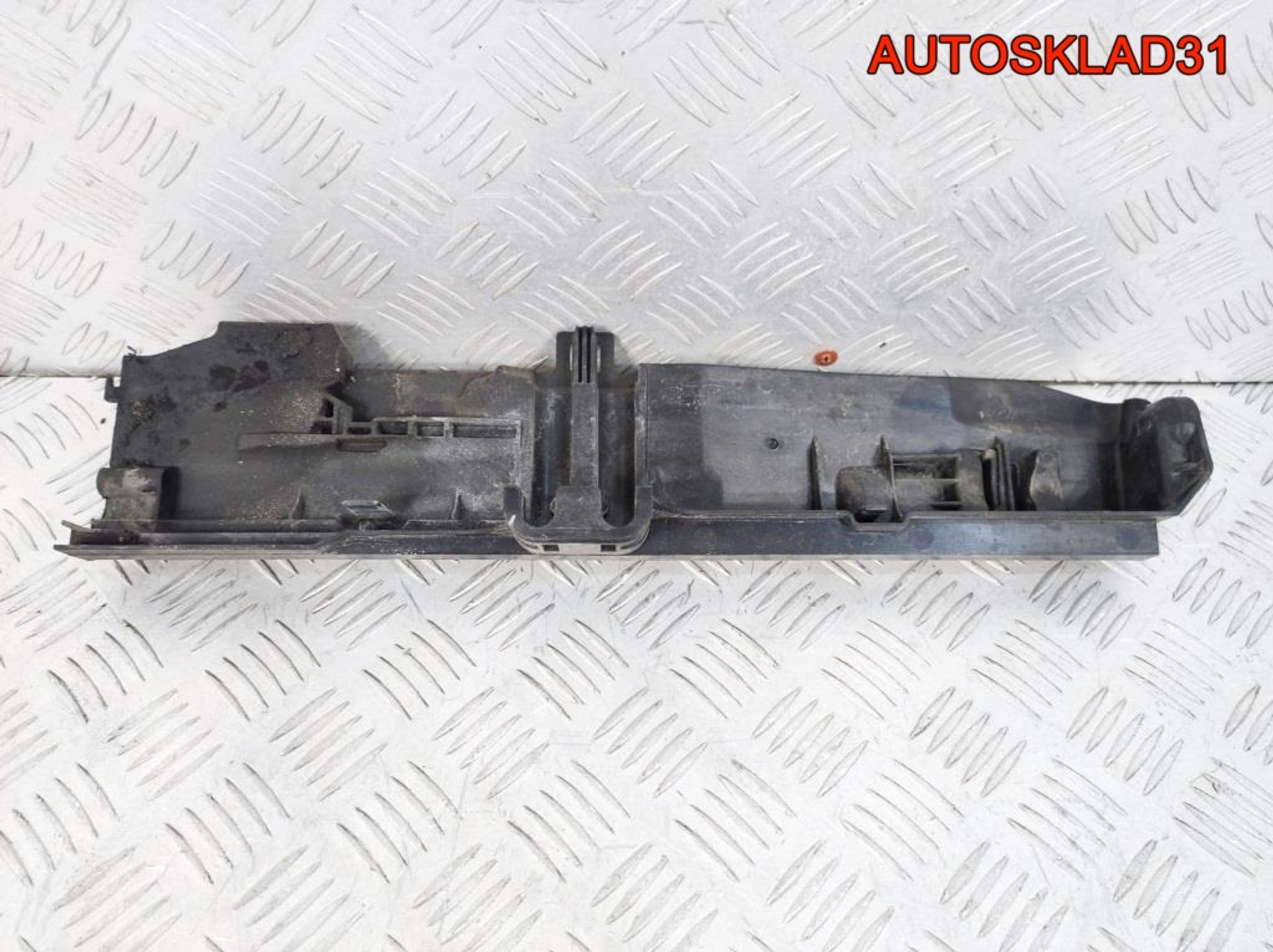 Кронштейн радиатора левый BMW E90 17107524912, 900 рублей, Дубовое