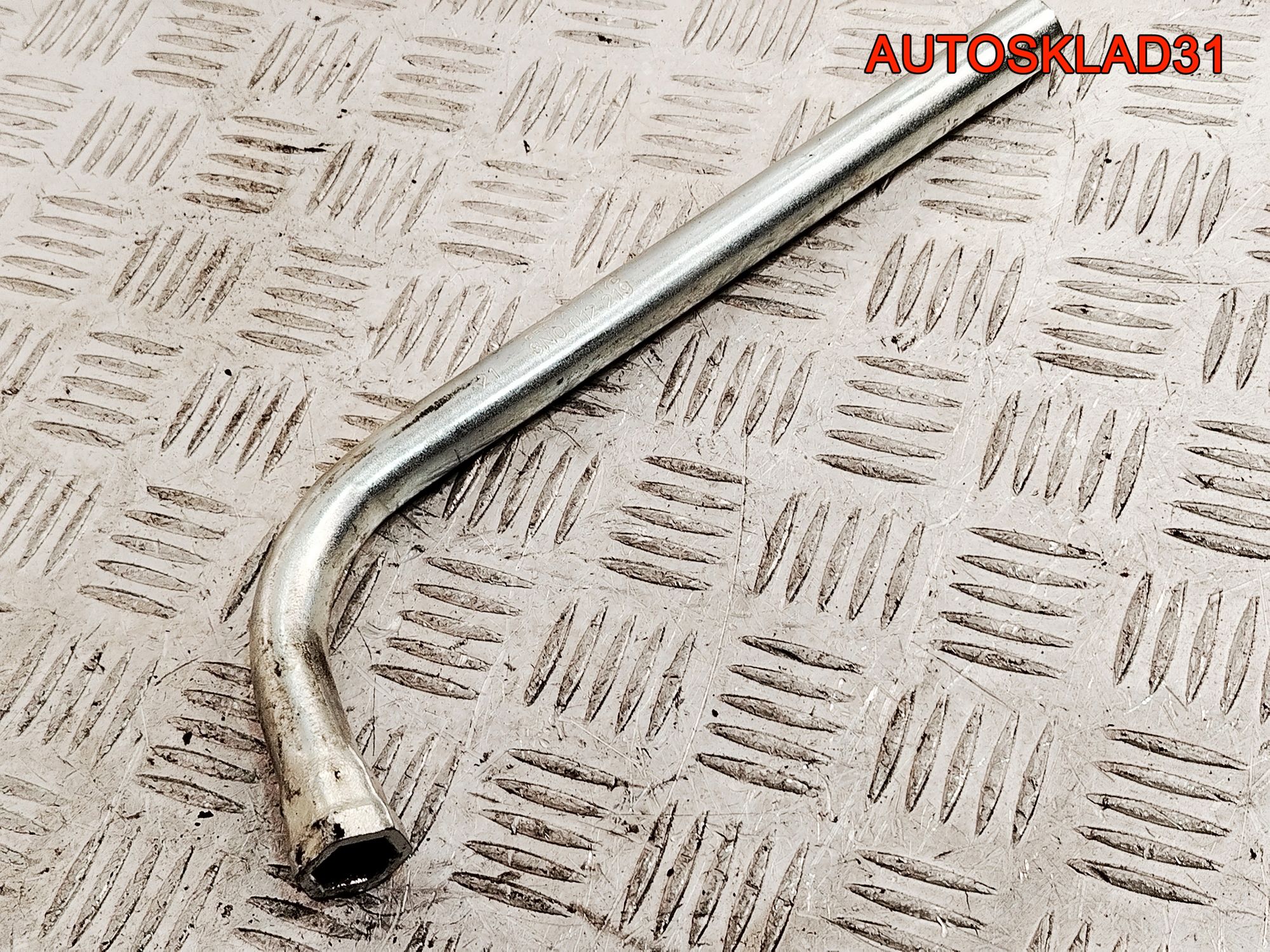 Ключ баллонный Audi A4 B7 8N0012219, 700 рублей, Дубовое