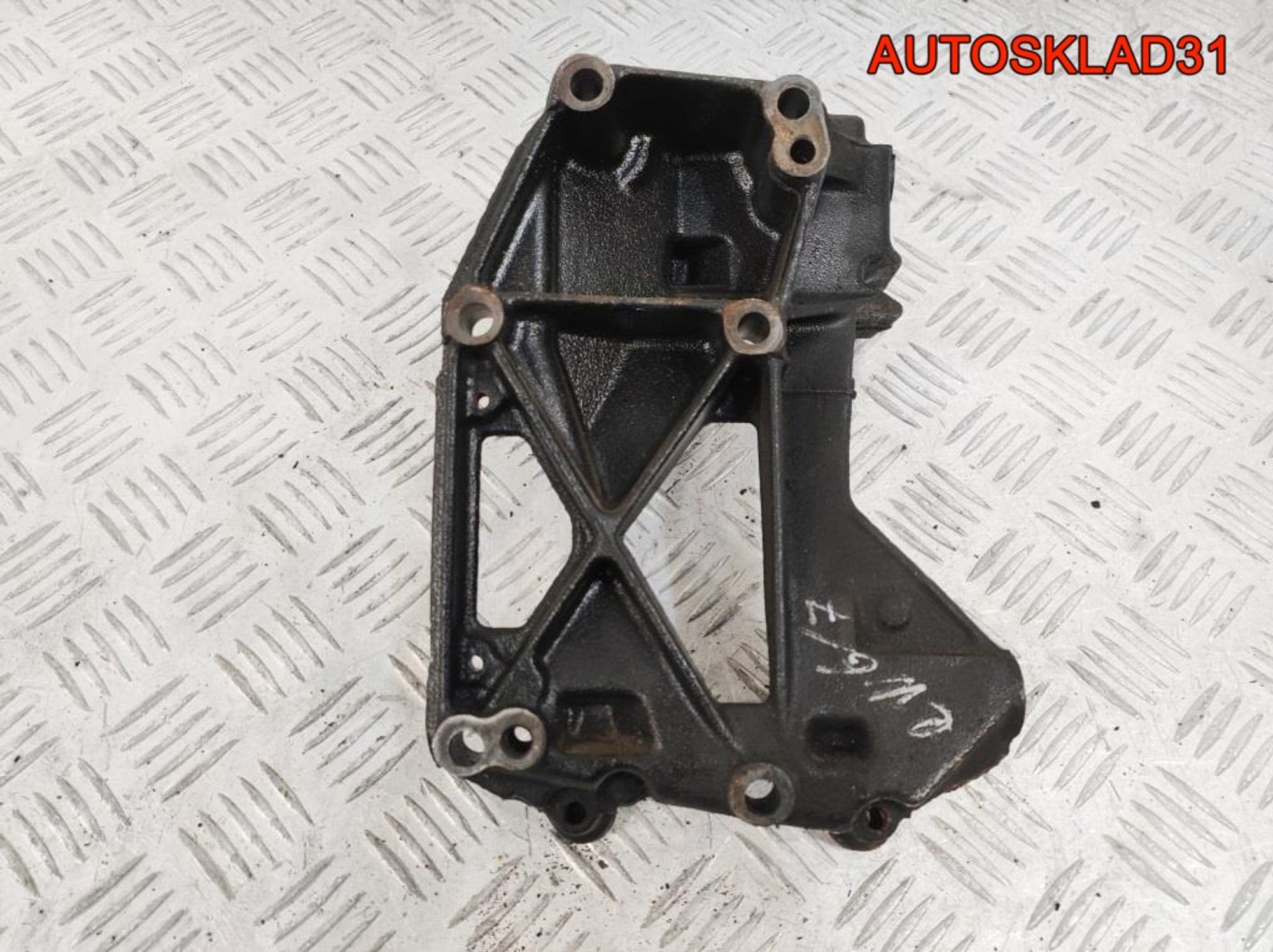 Кронштейн генератора Citroen C5 1,8 EW6/7 Бензин, 1400 рублей, Дубовое