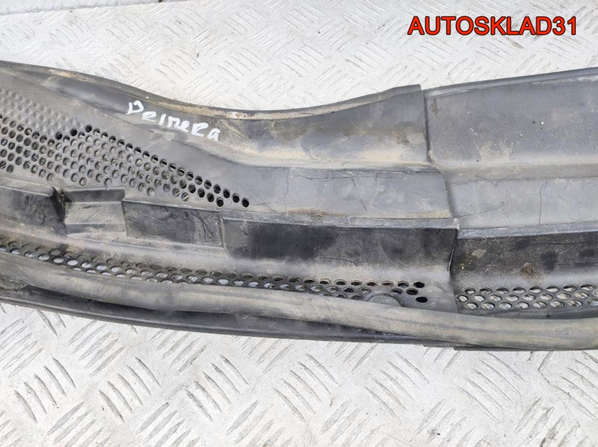 Решетка стеклоочистителя Nissan Primera 66863AU310, 2500 рублей, Дубовое