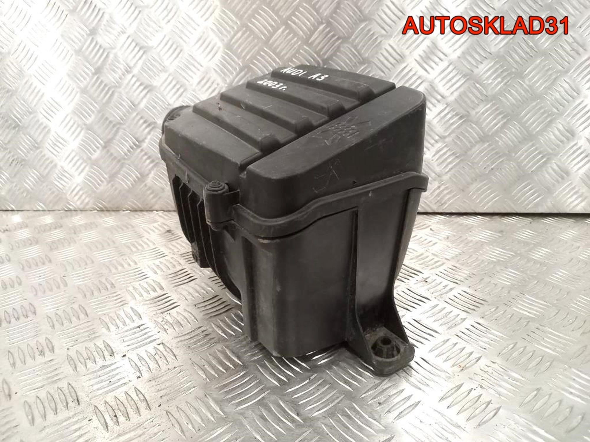Корпус воздушного фильтра Audi A3 8P 1F0129607, 2300 рублей, Дубовое