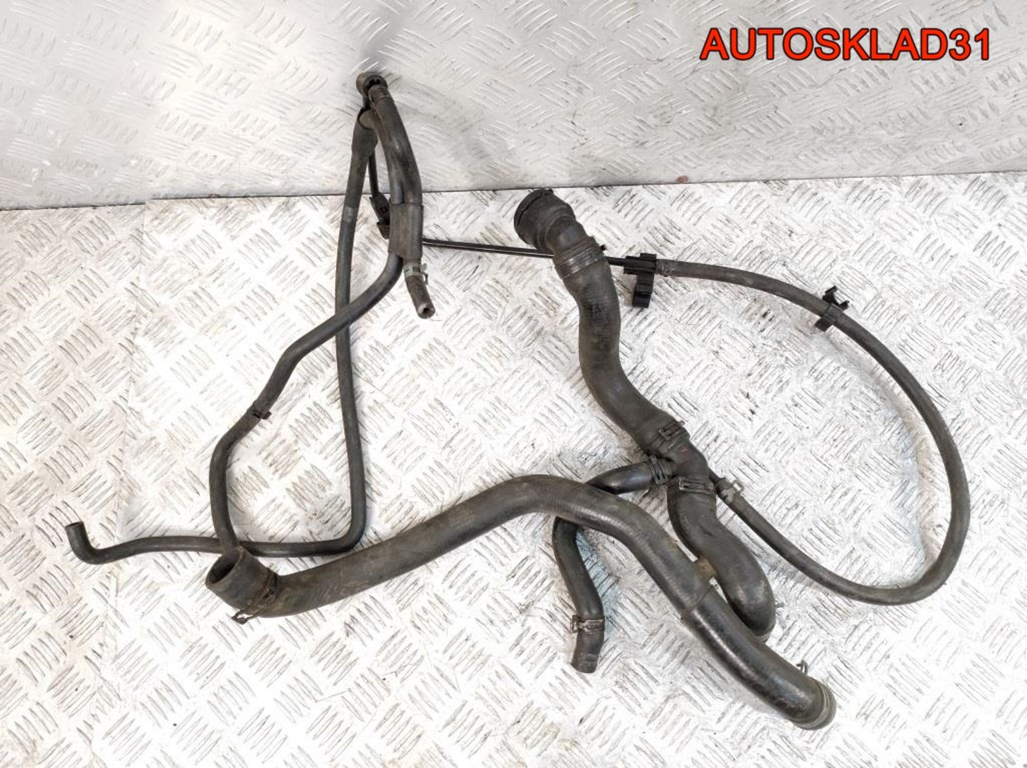 Патрубок системы охлаждения VW Golf 4 1,6 Бензин 1J0121049F, 2000 рублей, Дубовое