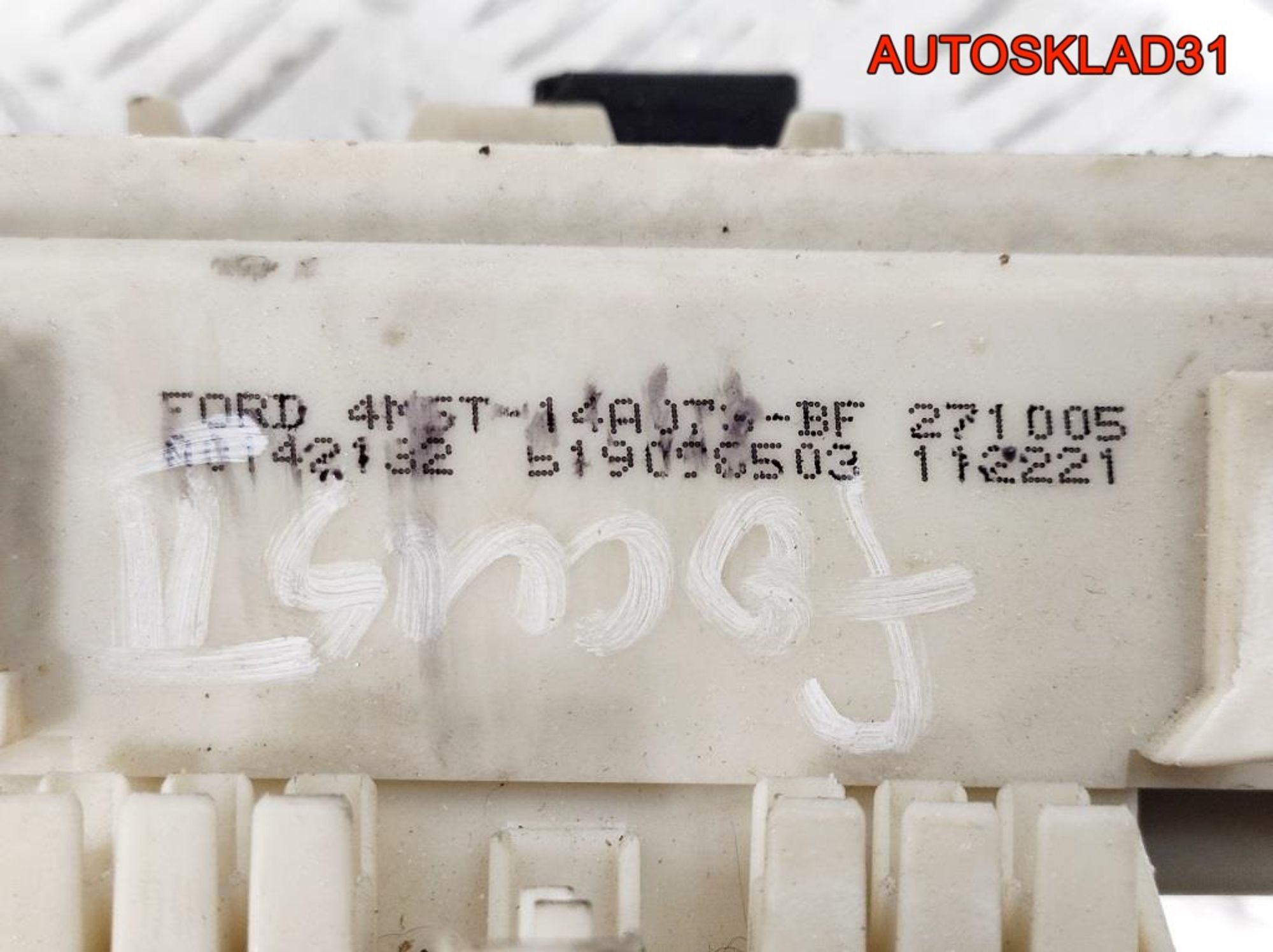 Блок предохранителей Ford Focus 2 4M5T14A073BF, 2300 рублей, Дубовое