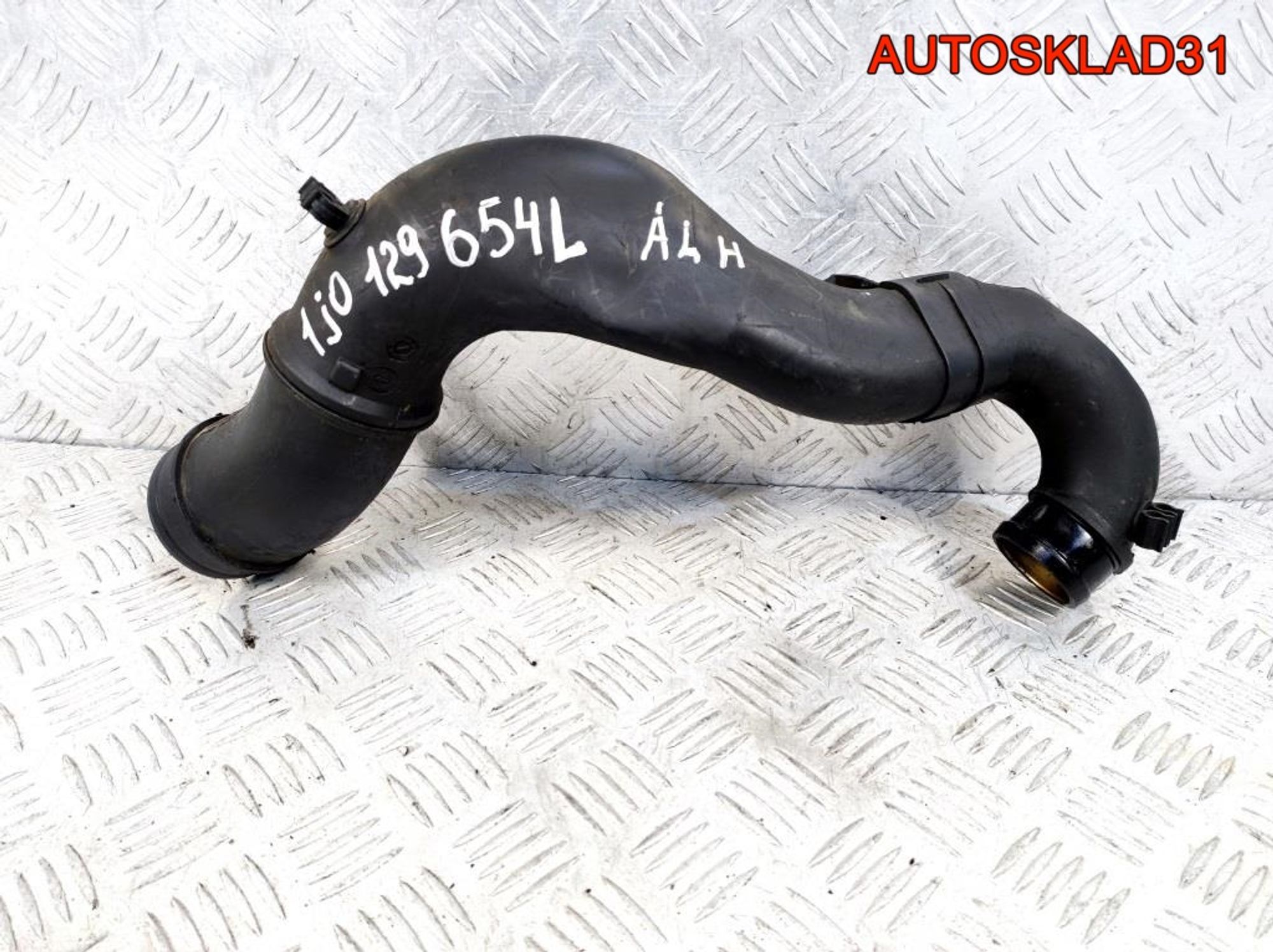 Патрубок воздушного фильтра VW Golf Mk4 1J0129654L, 1700 рублей, Дубовое