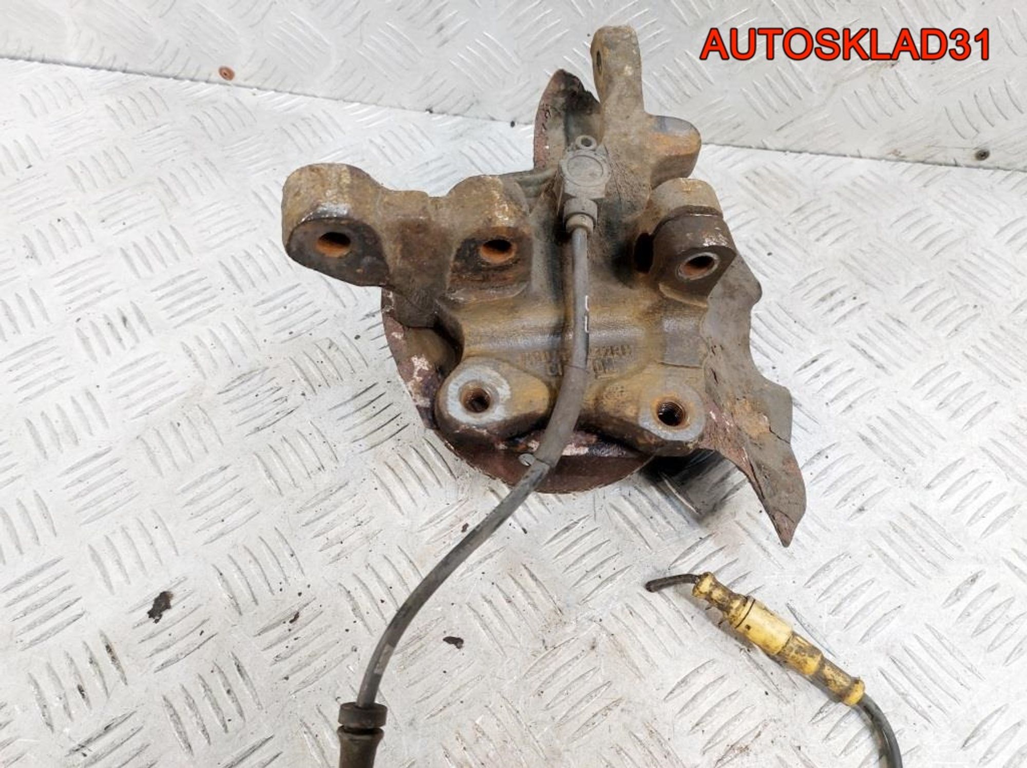 Кулак поворотный передний правый Opel Omega B, 1800 рублей, Дубовое