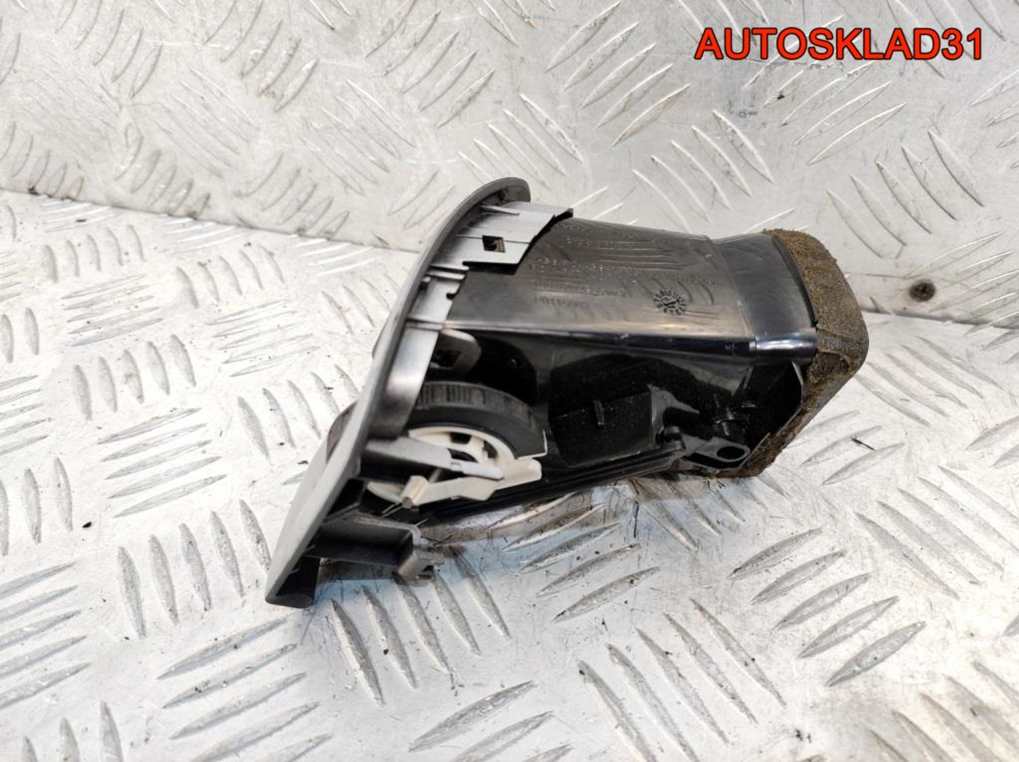 Дефлектор воздушный левый Skoda Fabia 2 5J0819701, 900 рублей, Дубовое