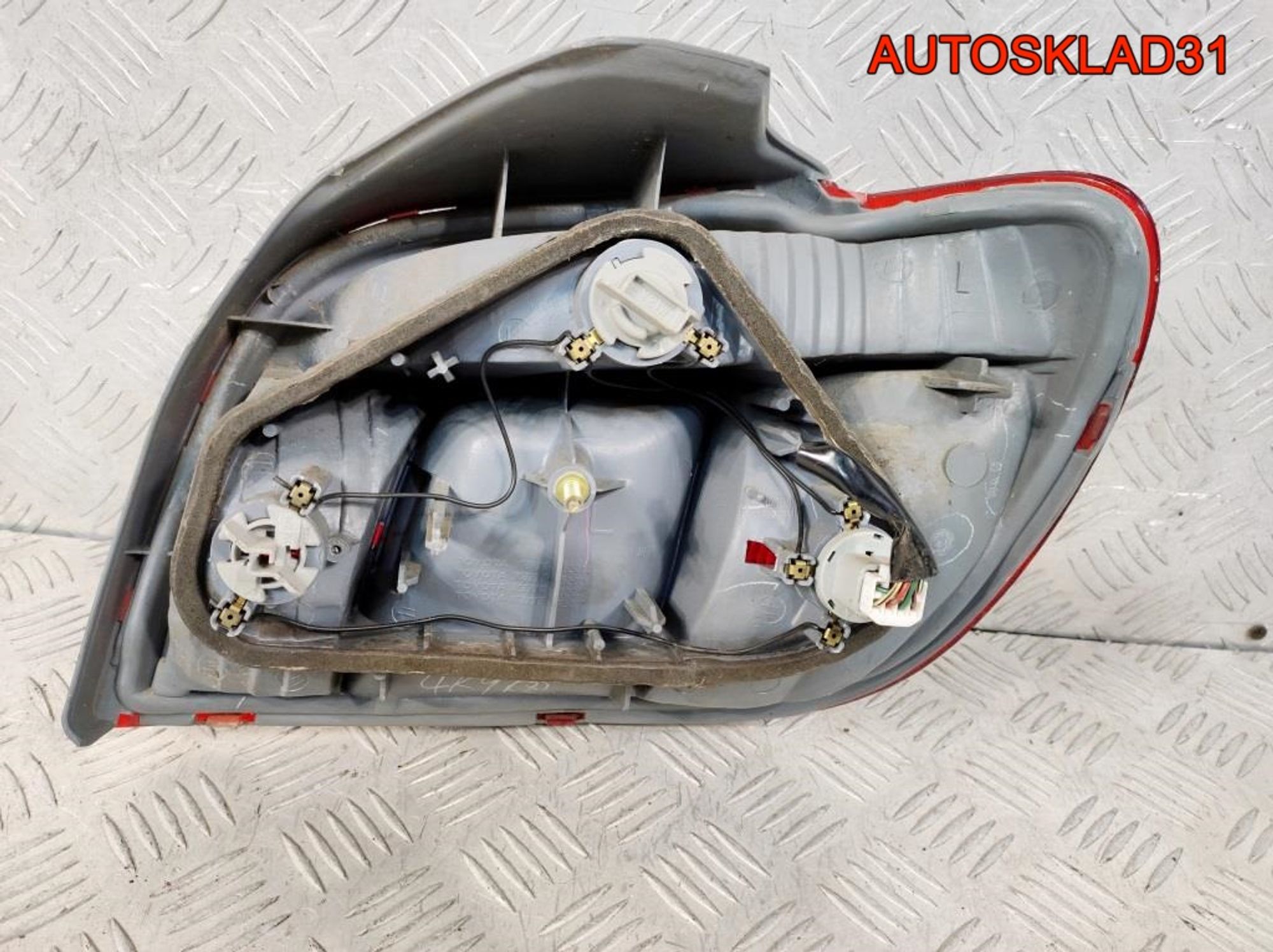 Фонарь задний левый Toyota Yaris 8156052120, 1800 рублей, Дубовое