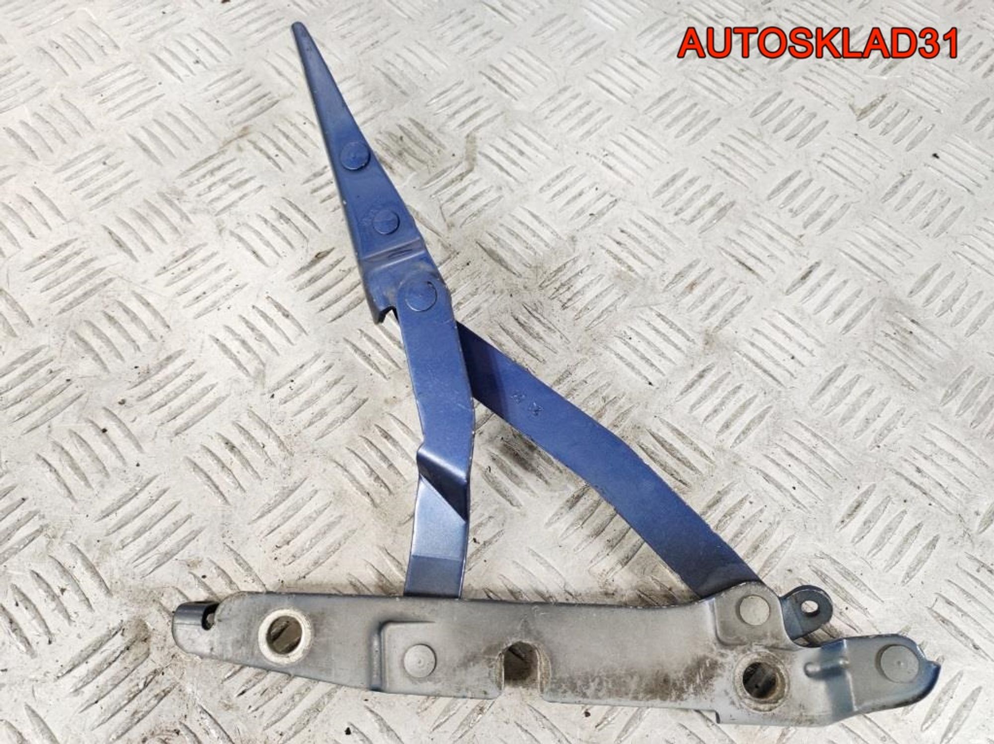 Петля крышки багажника левая Audi A4 B7 8E5827301, 900 рублей, Дубовое