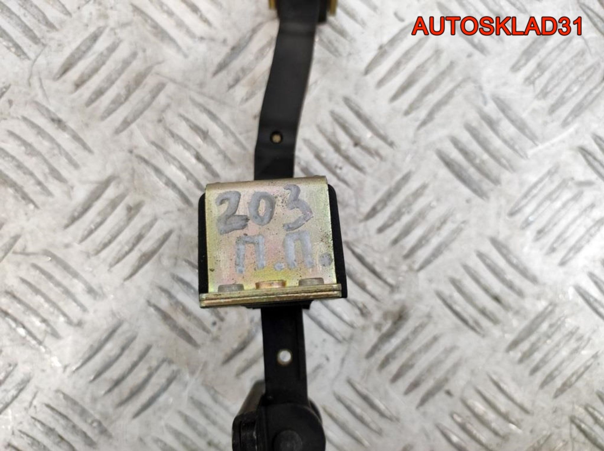 Ограничитель двери передней правой Mercedes W203, 1200 рублей, Дубовое