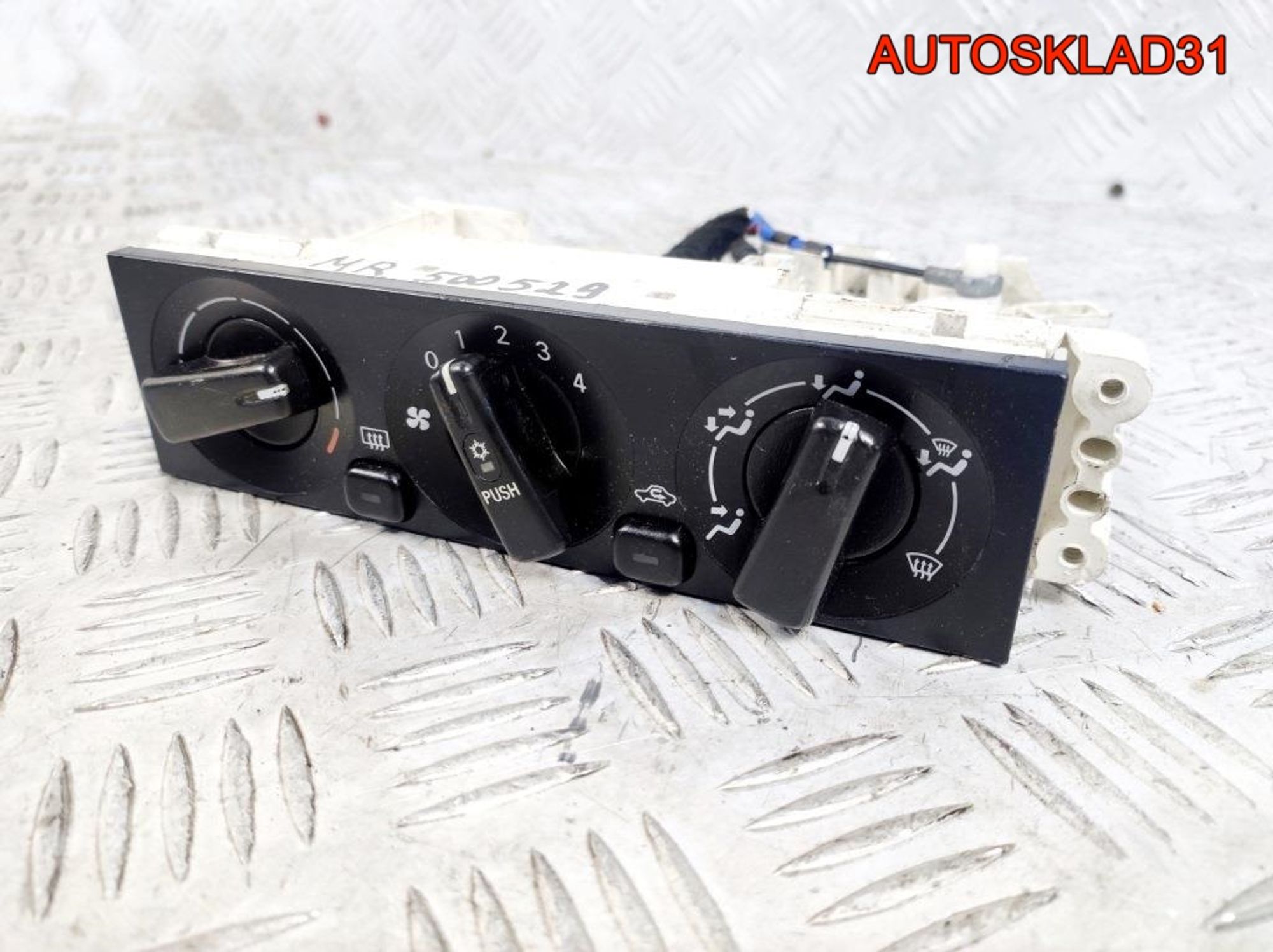 Блок управления печкой Mitsubishi Carisma MR500529, 2900 рублей, Дубовое