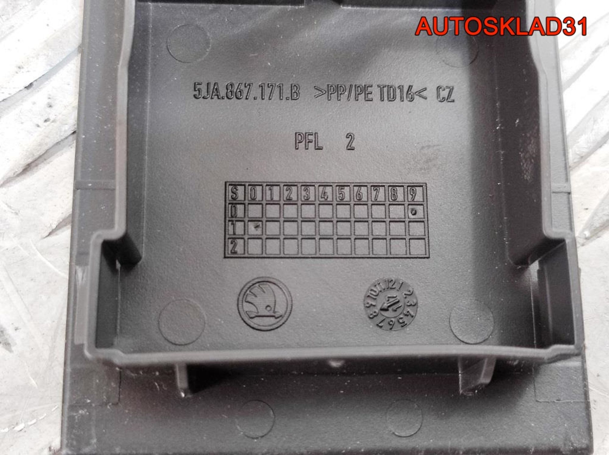 Кнопка стеклоподъемника Skoda Rapid 5JA959855A, 900 рублей, Дубовое