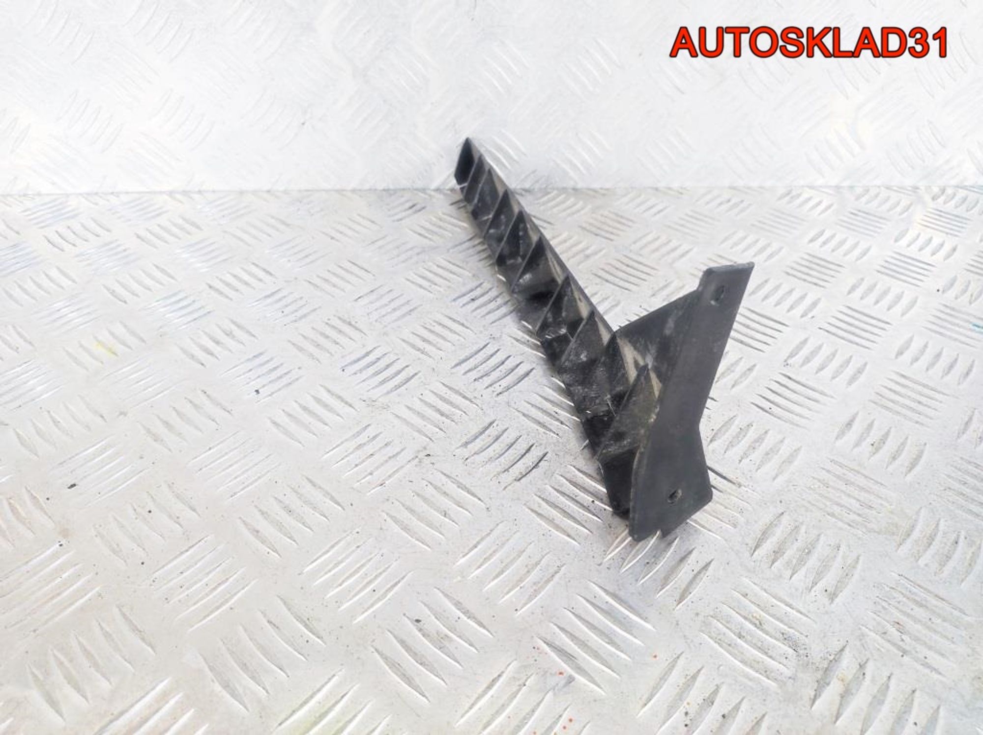 Направляющая заднего бампера левая Audi A8 D3, 500 рублей, Дубовое