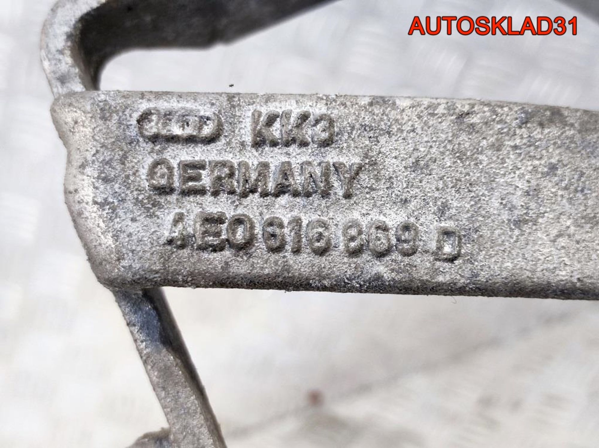 Кронштейн крепления крыла Audi A8 D3 4E0821137D, 12200 рублей, Дубовое