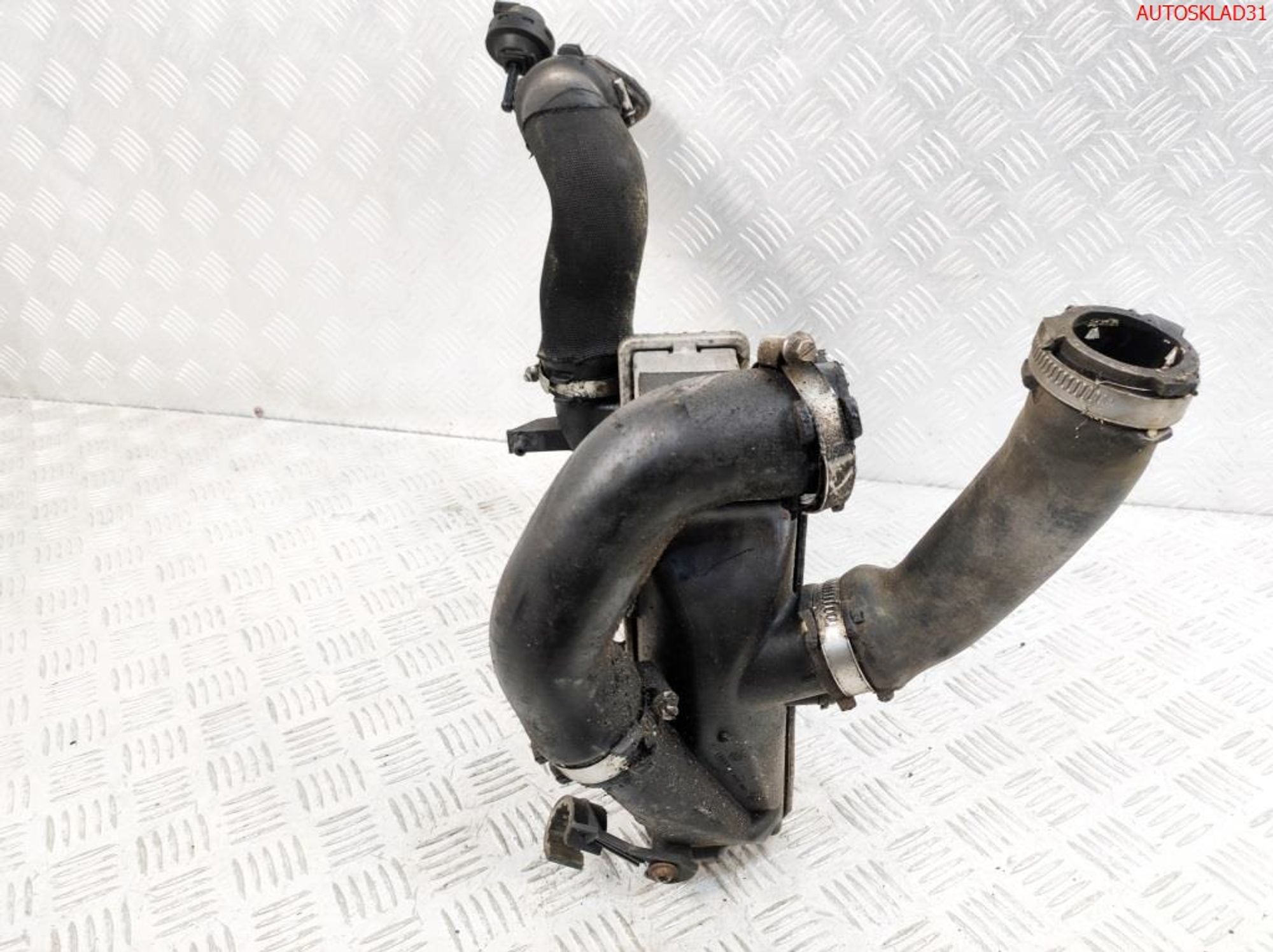 Интеркулер левый Audi A4 B6 2,5 Дизель 8E0145805P, 5000 рублей, Дубовое