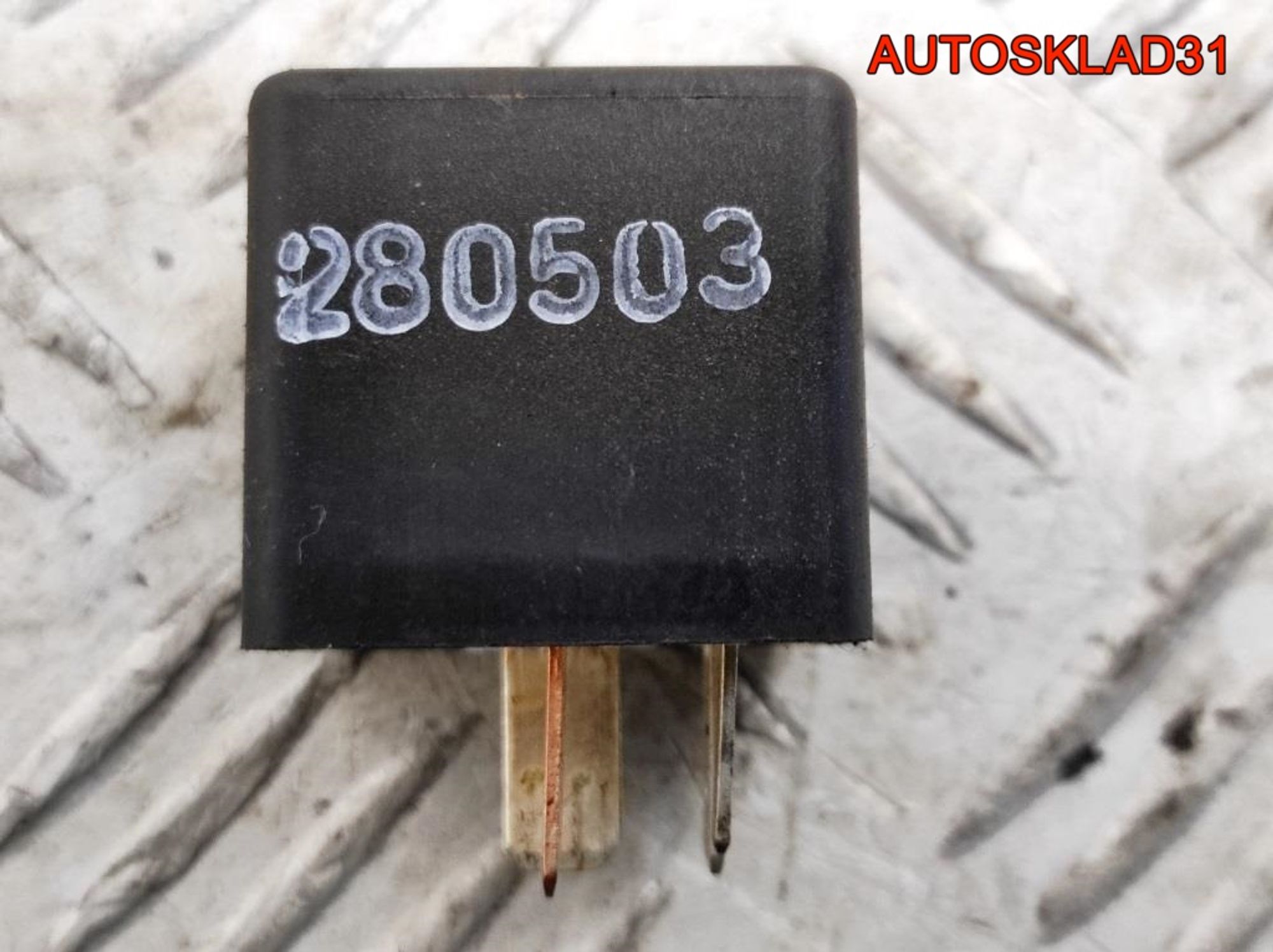 Реле топливного насоса Audi A4 B6 443951253AA, 1000 рублей, Дубовое