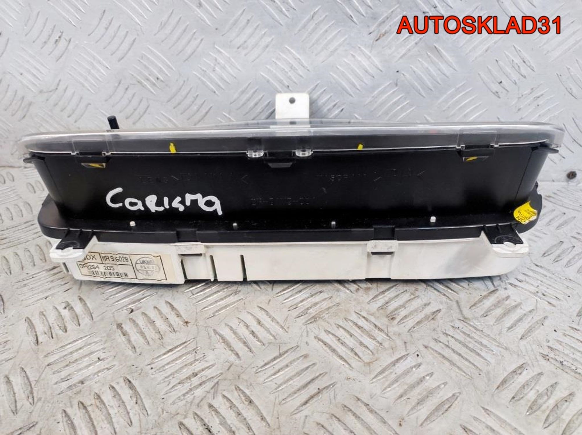 Панель приборов Mitsubishi Carisma MR916028 Бензин, 3300 рублей, Дубовое