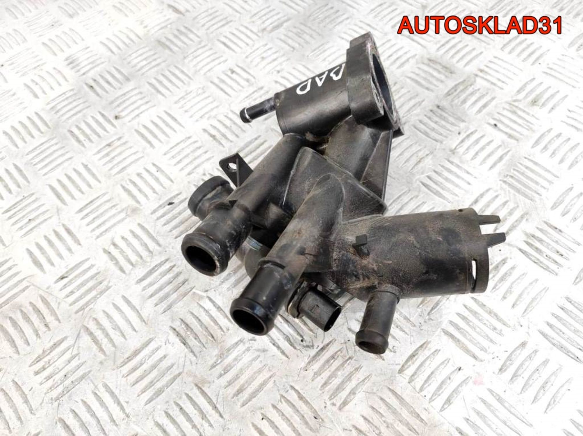 Корпус термостата VW Golf 4 1,6 BAD Бензин 032121111CF, 1800 рублей, Дубовое