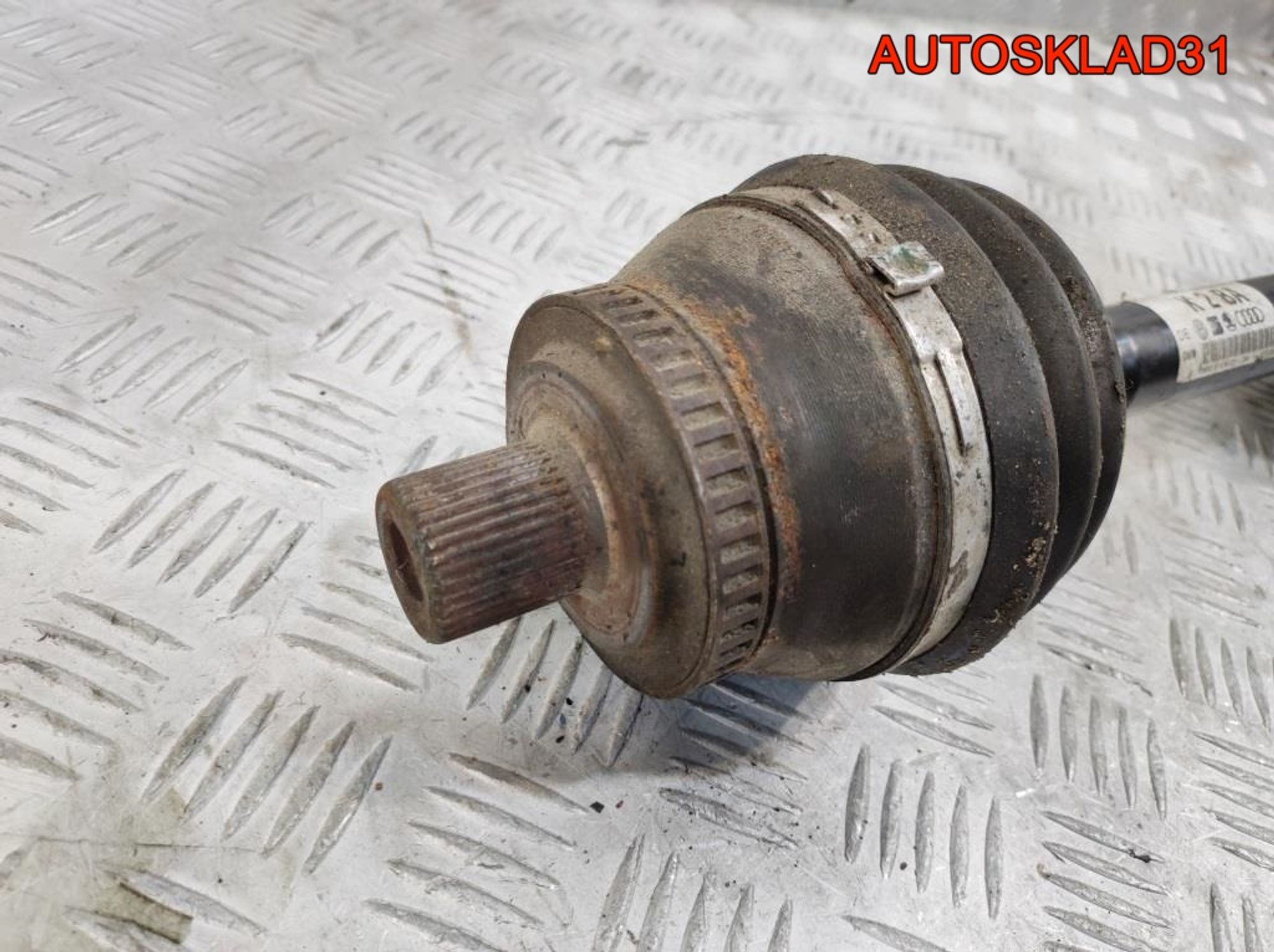 Полуось передняя правая Audi A4 B7 3,0 Дизель АКПП 8E0407272BA, 5400 рублей, Дубовое