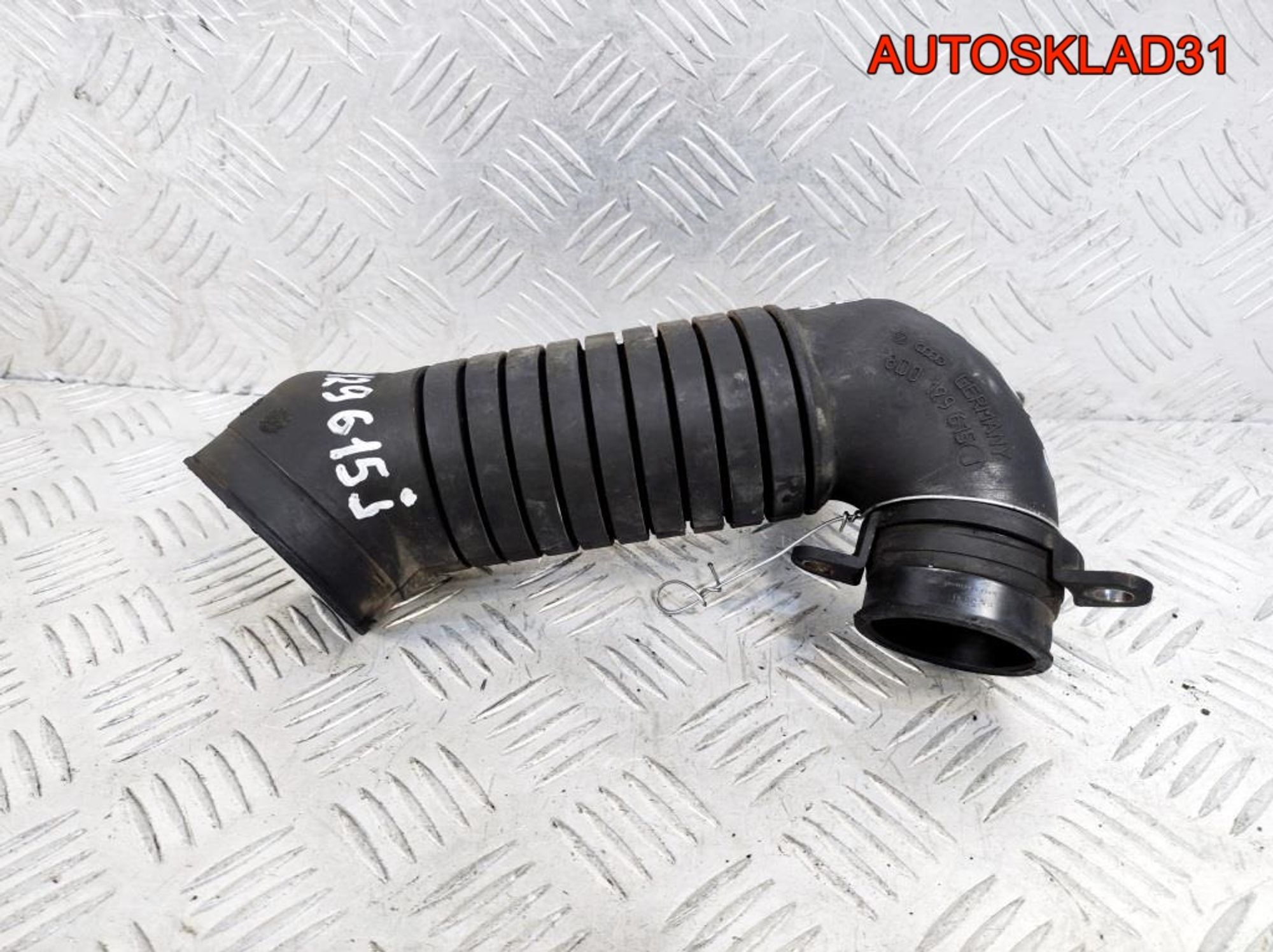 Патрубок интеркулера VW Passat B5 AVB 8D0129615J, 1300 рублей, Дубовое