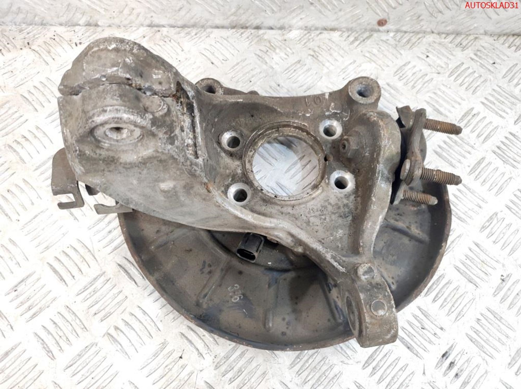 Кулак поворотный передний левый VW Passat B6 3C0407253F, 2000 рублей, Дубовое