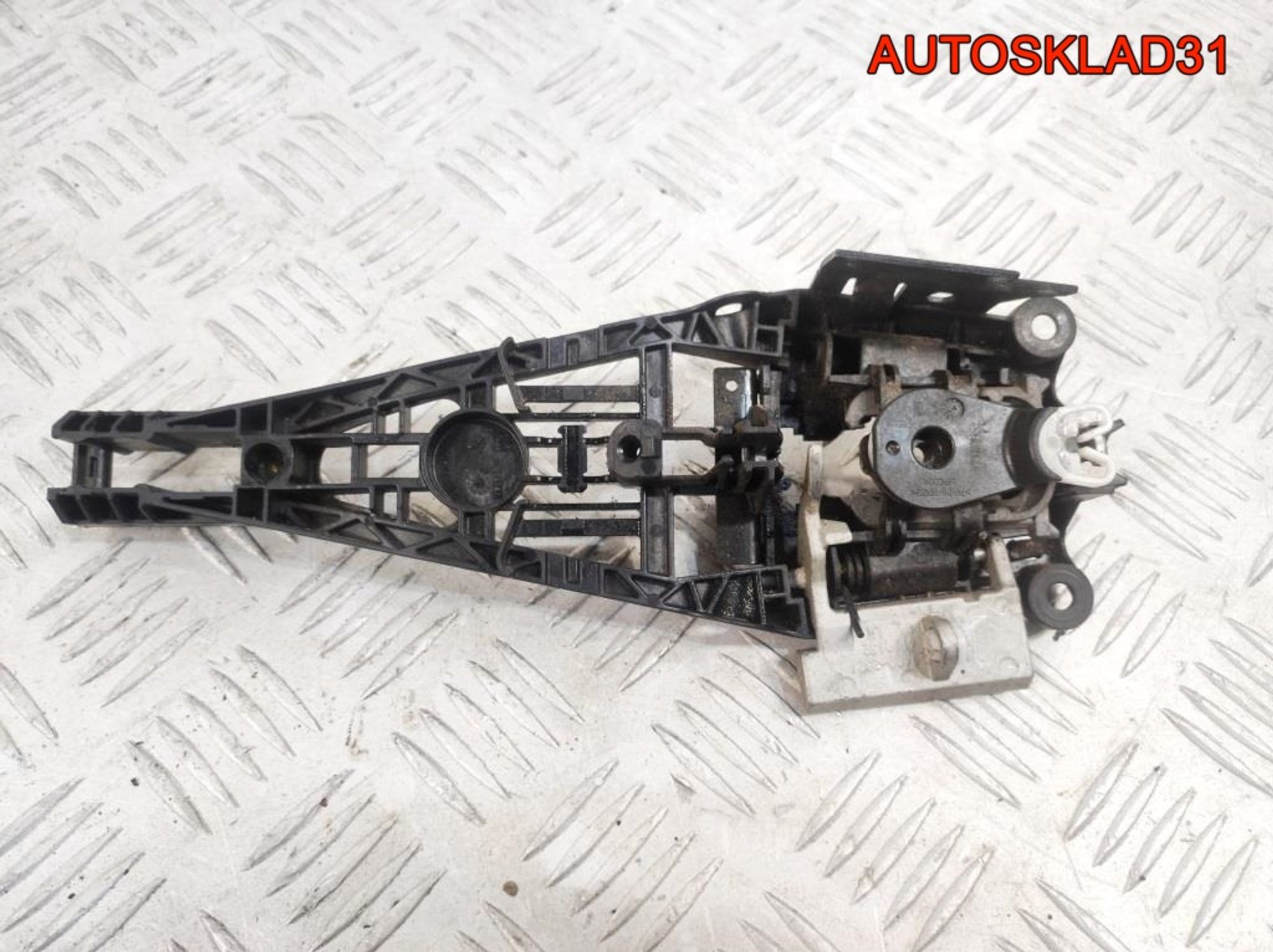 Кронштейн ручки двери левой Opel Astra J 138175, 1700 рублей, Дубовое