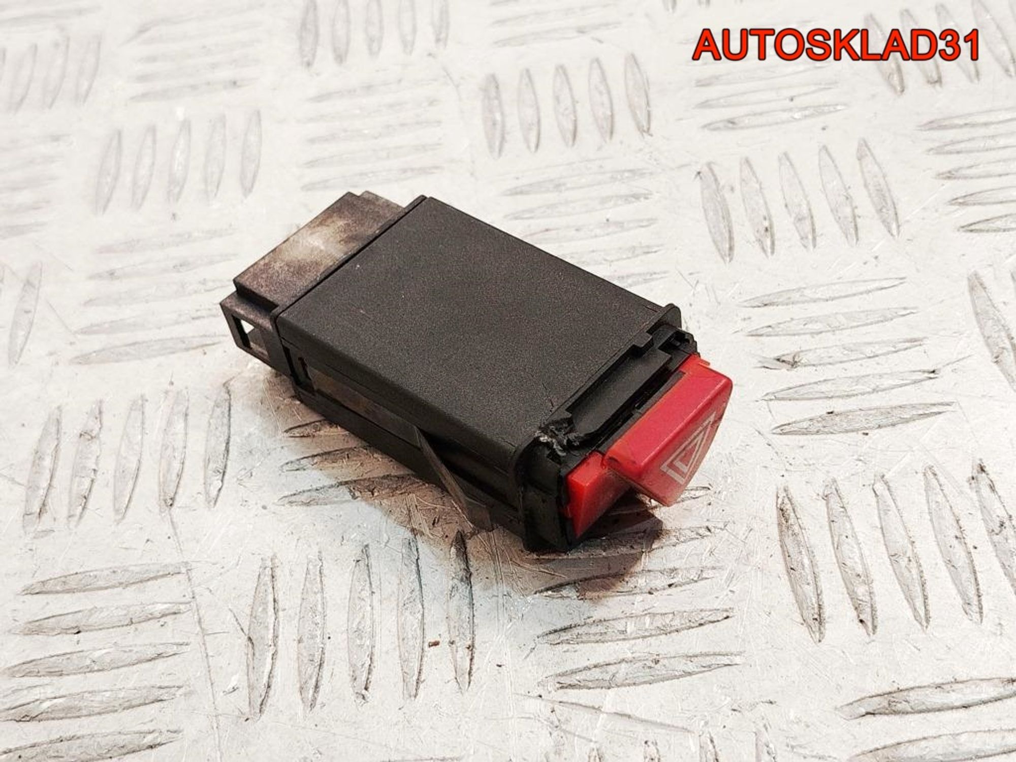 Кнопка аварийной сигнализации Audi A4 B5 8D0941509K, 1500 рублей, Дубовое