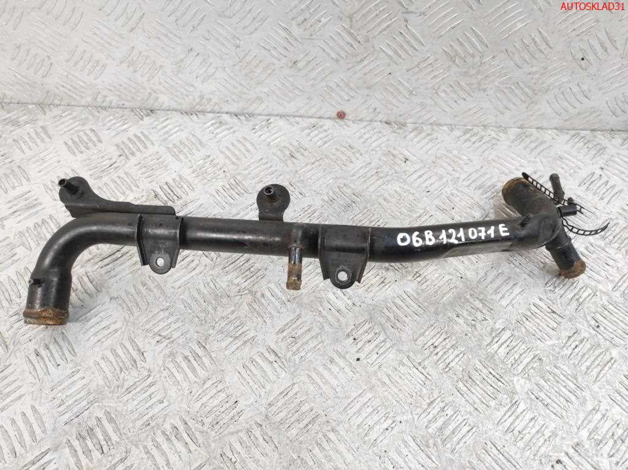 Трубка охлаждающей жидкости VW Passat B5 1,6 AHL 06B121071E, 1000 рублей, Дубовое